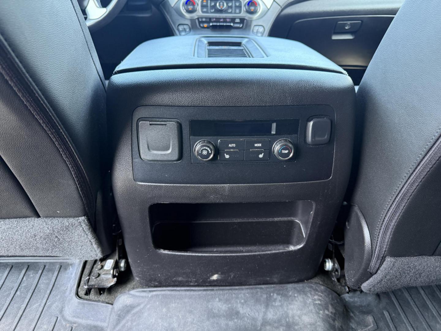 2017 Black /Black GMC Yukon SLT 4WD (1GKS2BKC9HR) with an 5.3L V8 OHV 16V FFV engine, 6A transmission, located at 11115 Chardon Rd. , Chardon, OH, 44024, (440) 214-9705, 41.580246, -81.241943 - This 2017 GMC Yukon SLT 4WD is a full-size SUV powered by a 5.3L EcoTec3 V8 engine and 6-speed automatic transmission with 3.08 gearing, offering a 6,200-pound towing capacity and FlexFuel capability. It features a luxurious leather interior with heated and cooled power front seats, heated second-r - Photo#38