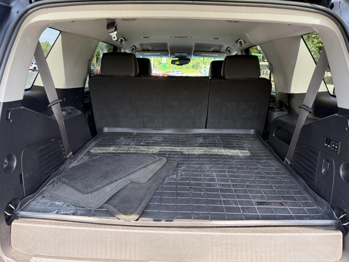2017 Black /Black GMC Yukon SLT 4WD (1GKS2BKC9HR) with an 5.3L V8 OHV 16V FFV engine, 6A transmission, located at 11115 Chardon Rd. , Chardon, OH, 44024, (440) 214-9705, 41.580246, -81.241943 - This 2017 GMC Yukon SLT 4WD is a full-size SUV powered by a 5.3L EcoTec3 V8 engine and 6-speed automatic transmission with 3.08 gearing, offering a 6,200-pound towing capacity and FlexFuel capability. It features a luxurious leather interior with heated and cooled power front seats, heated second-r - Photo#40