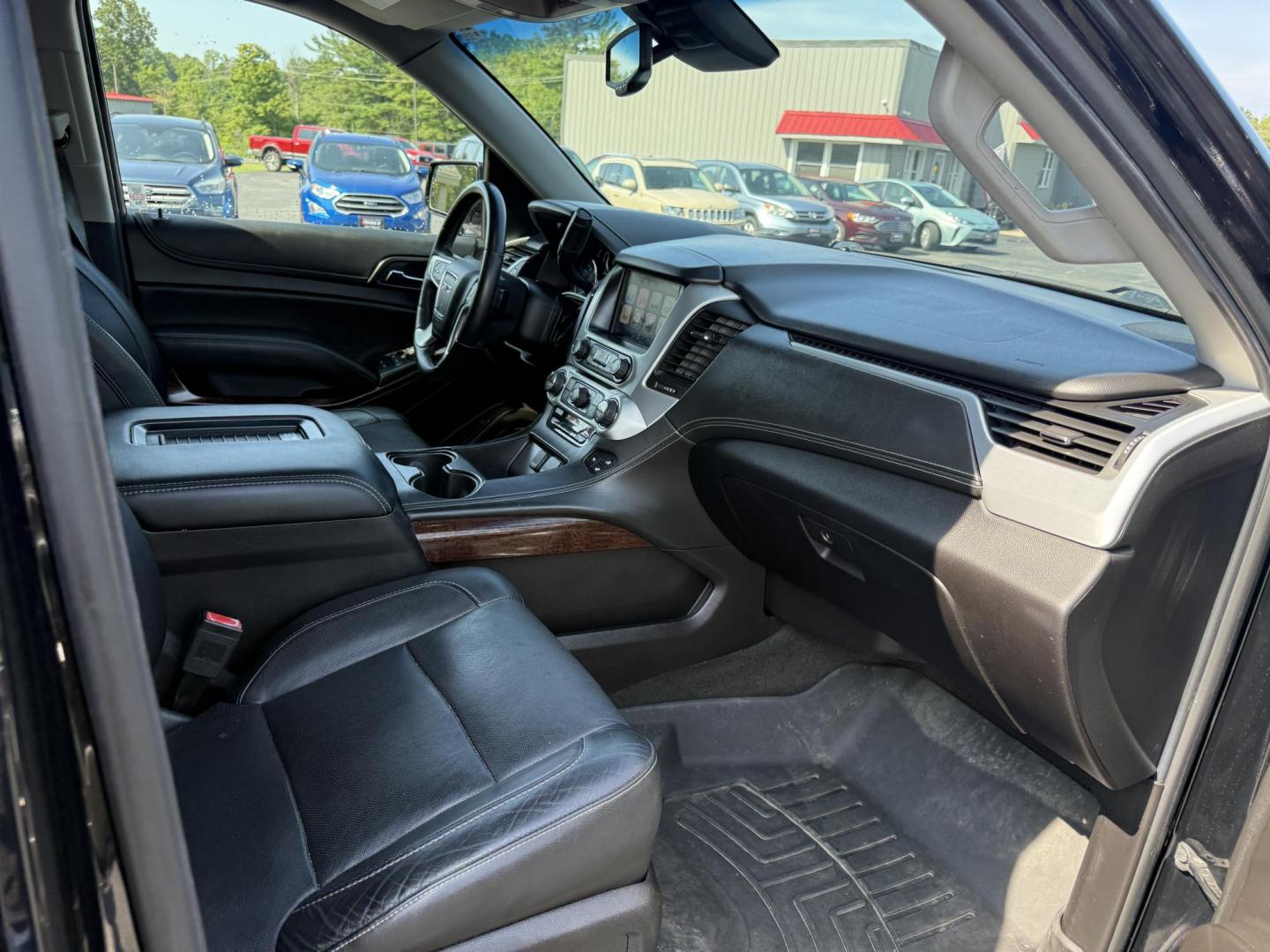 2017 Black /Black GMC Yukon SLT 4WD (1GKS2BKC9HR) with an 5.3L V8 OHV 16V FFV engine, 6A transmission, located at 11115 Chardon Rd. , Chardon, OH, 44024, (440) 214-9705, 41.580246, -81.241943 - This 2017 GMC Yukon SLT 4WD is a full-size SUV powered by a 5.3L EcoTec3 V8 engine and 6-speed automatic transmission with 3.08 gearing, offering a 6,200-pound towing capacity and FlexFuel capability. It features a luxurious leather interior with heated and cooled power front seats, heated second-r - Photo#44