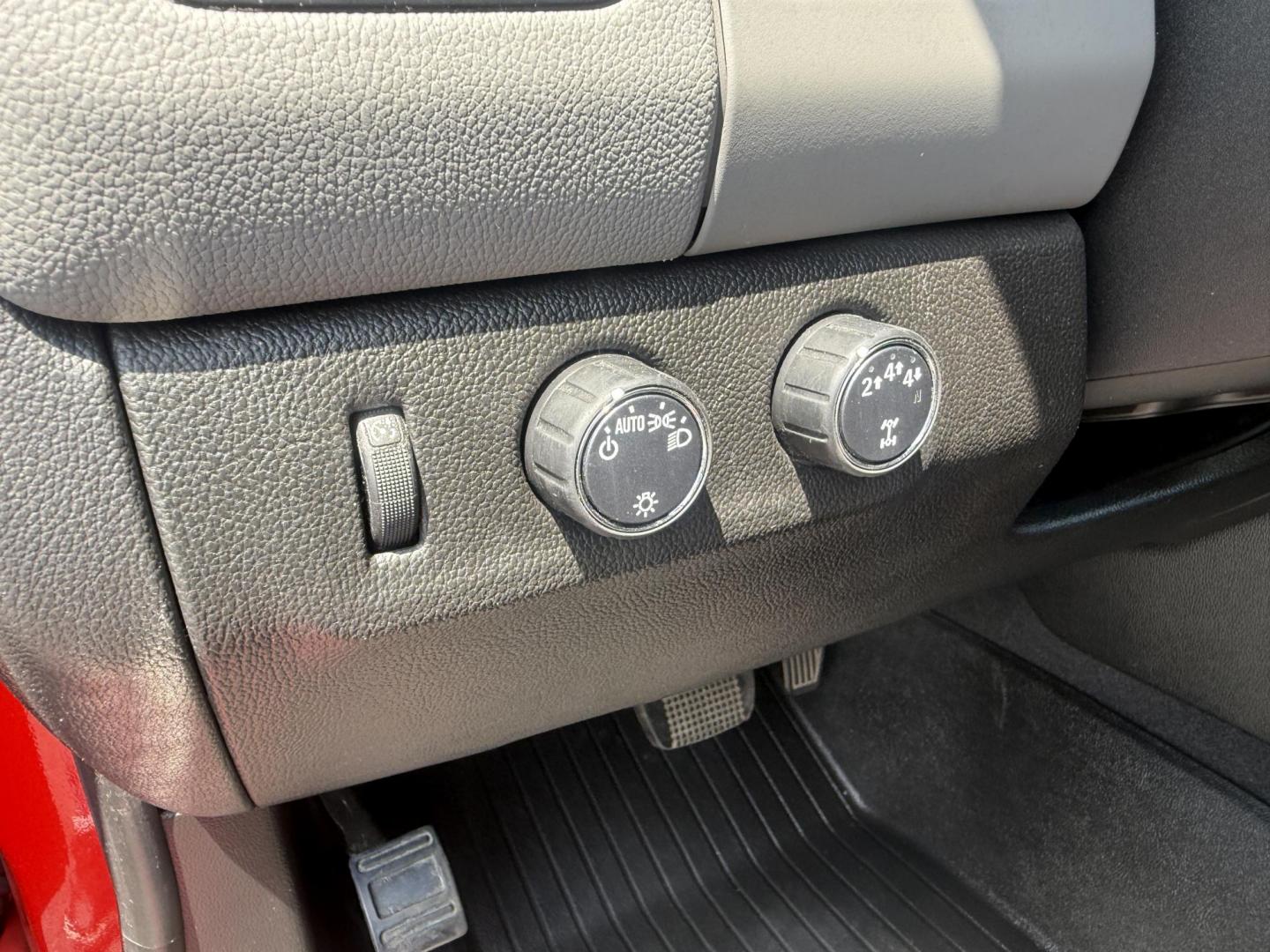 2020 Red /Gray Chevrolet Colorado Work Truck Crew Cab 4WD Short Box (1GCGTBEN3L1) with an 3.6L V6 DOHC 24V GAS engine, 8-Speed Automatic transmission, located at 11115 Chardon Rd. , Chardon, OH, 44024, (440) 214-9705, 41.580246, -81.241943 - This One Owner 2020 Chevrolet Colorado Work Truck Crew Cab 4WD with the 3.6L V6 engine and 8-speed automatic transmission offers strong performance and capability, especially with its 3.42 rear axle gearing for balanced power and efficiency. This model features a 7.0" touchscreen infotainment system - Photo#21