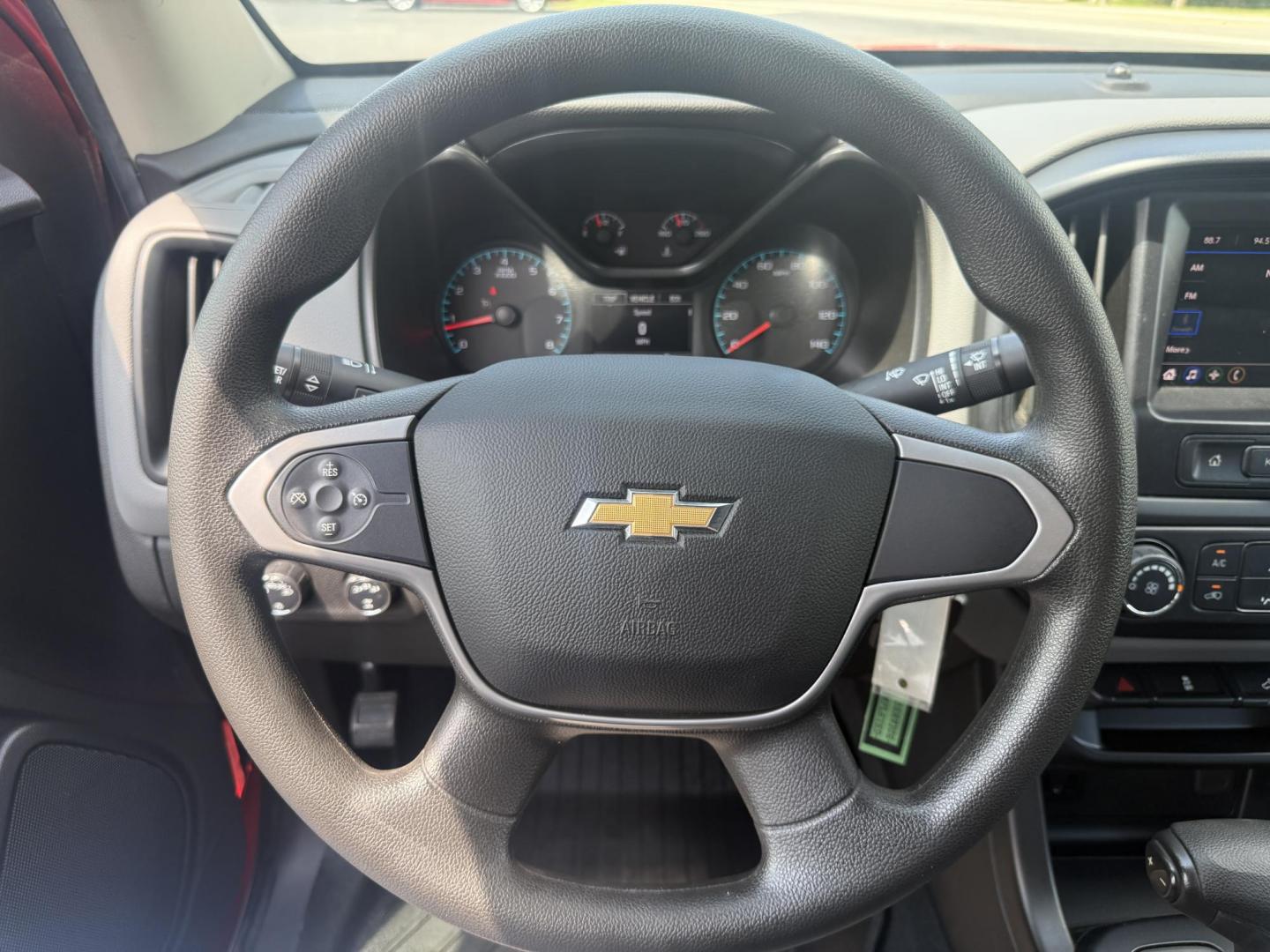 2020 Red /Gray Chevrolet Colorado Work Truck Crew Cab 4WD Short Box (1GCGTBEN3L1) with an 3.6L V6 DOHC 24V GAS engine, 8-Speed Automatic transmission, located at 11115 Chardon Rd. , Chardon, OH, 44024, (440) 214-9705, 41.580246, -81.241943 - This One Owner 2020 Chevrolet Colorado Work Truck Crew Cab 4WD with the 3.6L V6 engine and 8-speed automatic transmission offers strong performance and capability, especially with its 3.42 rear axle gearing for balanced power and efficiency. This model features a 7.0" touchscreen infotainment system - Photo#26