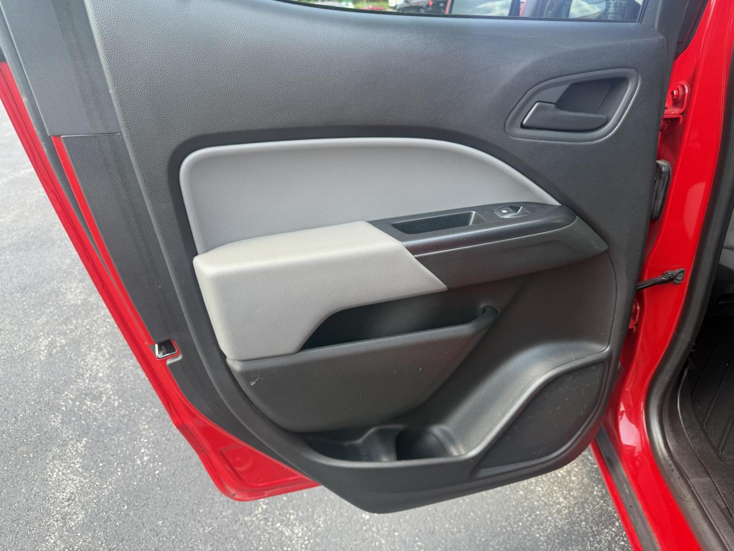 2020 Red /Gray Chevrolet Colorado Work Truck Crew Cab 4WD Short Box (1GCGTBEN3L1) with an 3.6L V6 DOHC 24V GAS engine, 8-Speed Automatic transmission, located at 11115 Chardon Rd. , Chardon, OH, 44024, (440) 214-9705, 41.580246, -81.241943 - This One Owner 2020 Chevrolet Colorado Work Truck Crew Cab 4WD with the 3.6L V6 engine and 8-speed automatic transmission offers strong performance and capability, especially with its 3.42 rear axle gearing for balanced power and efficiency. This model features a 7.0" touchscreen infotainment system - Photo#33