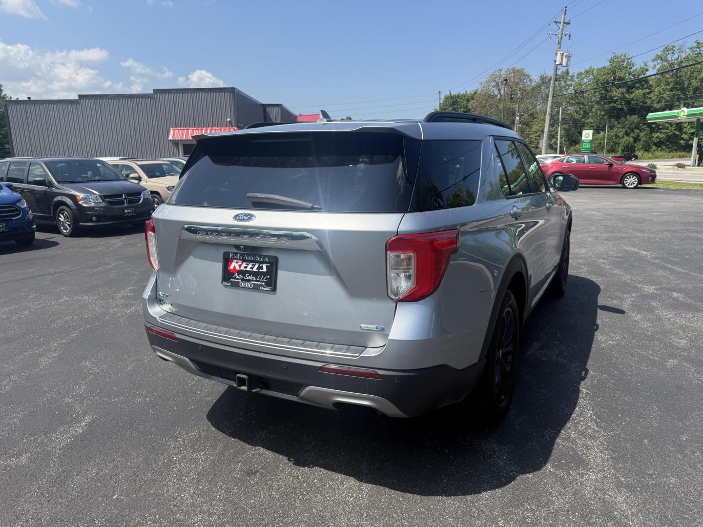 2020 Silver /Black Ford Explorer XLT AWD (1FMSK8DH4LG) with an 2.3L I4 DOHC 16V Turbo engine, 10A transmission, located at 11115 Chardon Rd. , Chardon, OH, 44024, (440) 214-9705, 41.580246, -81.241943 - This 2020 Ford Explorer XLT 4WD with the 2.3L turbocharged I4 EcoBoost engine and 10-speed automatic transmission offers a blend of performance and efficiency, achieving up to 27 MPG highway. It features a leather interior with power and heated front seats, heated second-row captain’s chairs, and - Photo#7