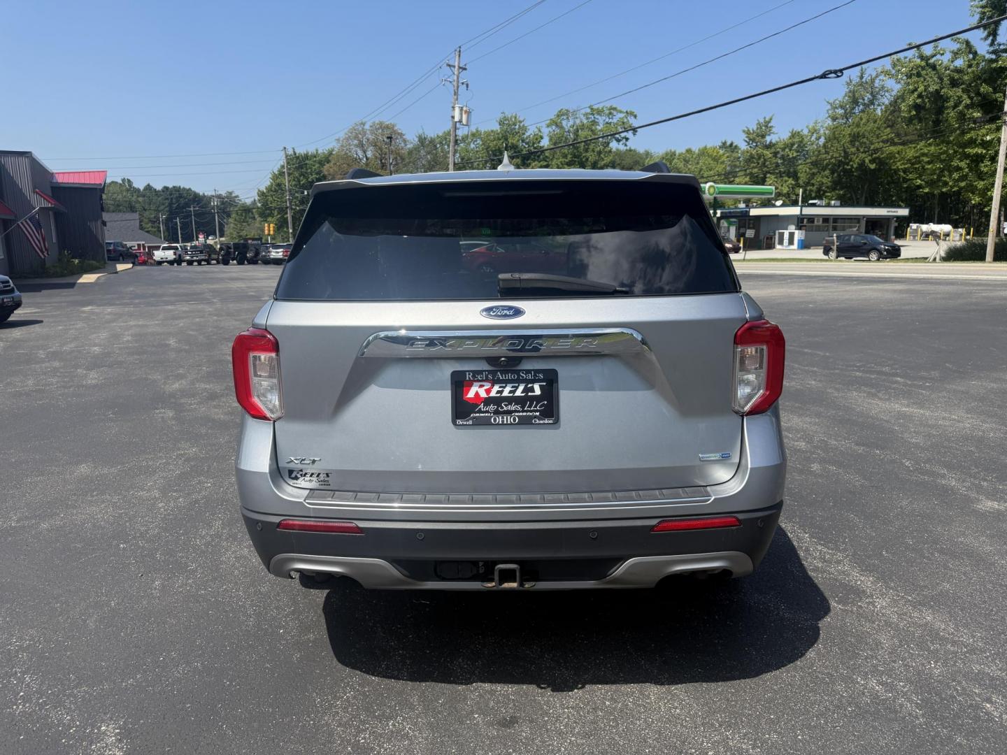 2020 Silver /Black Ford Explorer XLT AWD (1FMSK8DH4LG) with an 2.3L I4 DOHC 16V Turbo engine, 10A transmission, located at 11115 Chardon Rd. , Chardon, OH, 44024, (440) 214-9705, 41.580246, -81.241943 - This 2020 Ford Explorer XLT 4WD with the 2.3L turbocharged I4 EcoBoost engine and 10-speed automatic transmission offers a blend of performance and efficiency, achieving up to 27 MPG highway. It features a leather interior with power and heated front seats, heated second-row captain’s chairs, and - Photo#8