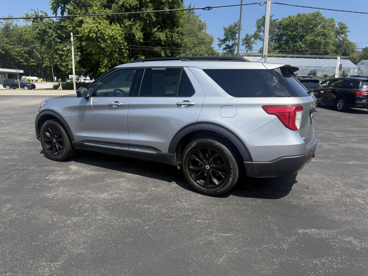 2020 Silver /Black Ford Explorer XLT AWD (1FMSK8DH4LG) with an 2.3L I4 DOHC 16V Turbo engine, 10A transmission, located at 11115 Chardon Rd. , Chardon, OH, 44024, (440) 214-9705, 41.580246, -81.241943 - This 2020 Ford Explorer XLT 4WD with the 2.3L turbocharged I4 EcoBoost engine and 10-speed automatic transmission offers a blend of performance and efficiency, achieving up to 27 MPG highway. It features a leather interior with power and heated front seats, heated second-row captain’s chairs, and - Photo#11