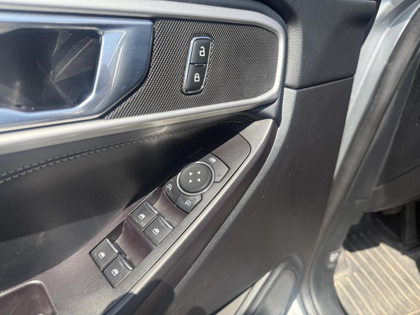 2020 Silver /Black Ford Explorer XLT AWD (1FMSK8DH4LG) with an 2.3L I4 DOHC 16V Turbo engine, 10A transmission, located at 11115 Chardon Rd. , Chardon, OH, 44024, (440) 214-9705, 41.580246, -81.241943 - This 2020 Ford Explorer XLT 4WD with the 2.3L turbocharged I4 EcoBoost engine and 10-speed automatic transmission offers a blend of performance and efficiency, achieving up to 27 MPG highway. It features a leather interior with power and heated front seats, heated second-row captain’s chairs, and - Photo#18