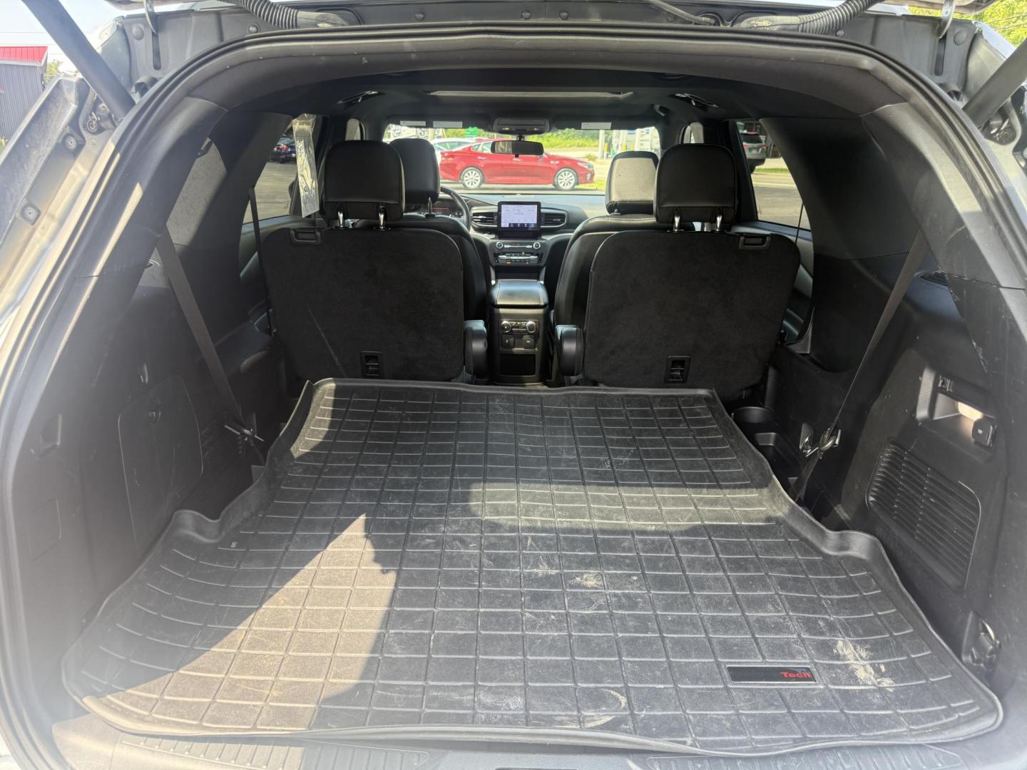 2020 Silver /Black Ford Explorer XLT AWD (1FMSK8DH4LG) with an 2.3L I4 DOHC 16V Turbo engine, 10A transmission, located at 11115 Chardon Rd. , Chardon, OH, 44024, (440) 214-9705, 41.580246, -81.241943 - This 2020 Ford Explorer XLT 4WD with the 2.3L turbocharged I4 EcoBoost engine and 10-speed automatic transmission offers a blend of performance and efficiency, achieving up to 27 MPG highway. It features a leather interior with power and heated front seats, heated second-row captain’s chairs, and - Photo#37
