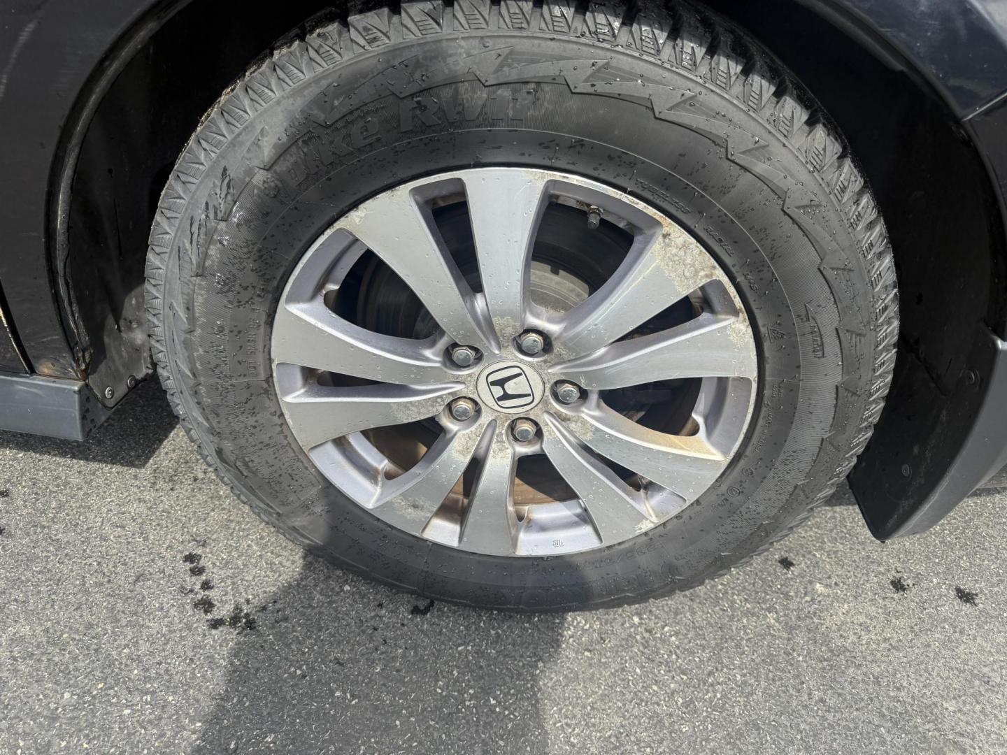 2014 Black /Gray Honda Odyssey EX-L (5FNRL5H6XEB) with an 3.5L V6 SOHC 24V engine, 6-Speed Automatic transmission, located at 547 E. Main St., Orwell, OH, 44076, (440) 437-5893, 41.535435, -80.847855 - This 2014 Honda Odyssey EX-L with Navigation is a well-equipped minivan featuring a 3.5L V6 engine and a 6-speed automatic transmission, delivering up to 27 MPG on the highway. It offers a comfortable ride with leather, heated, and power front seats, tri-zone automatic climate control, and a power m - Photo#11