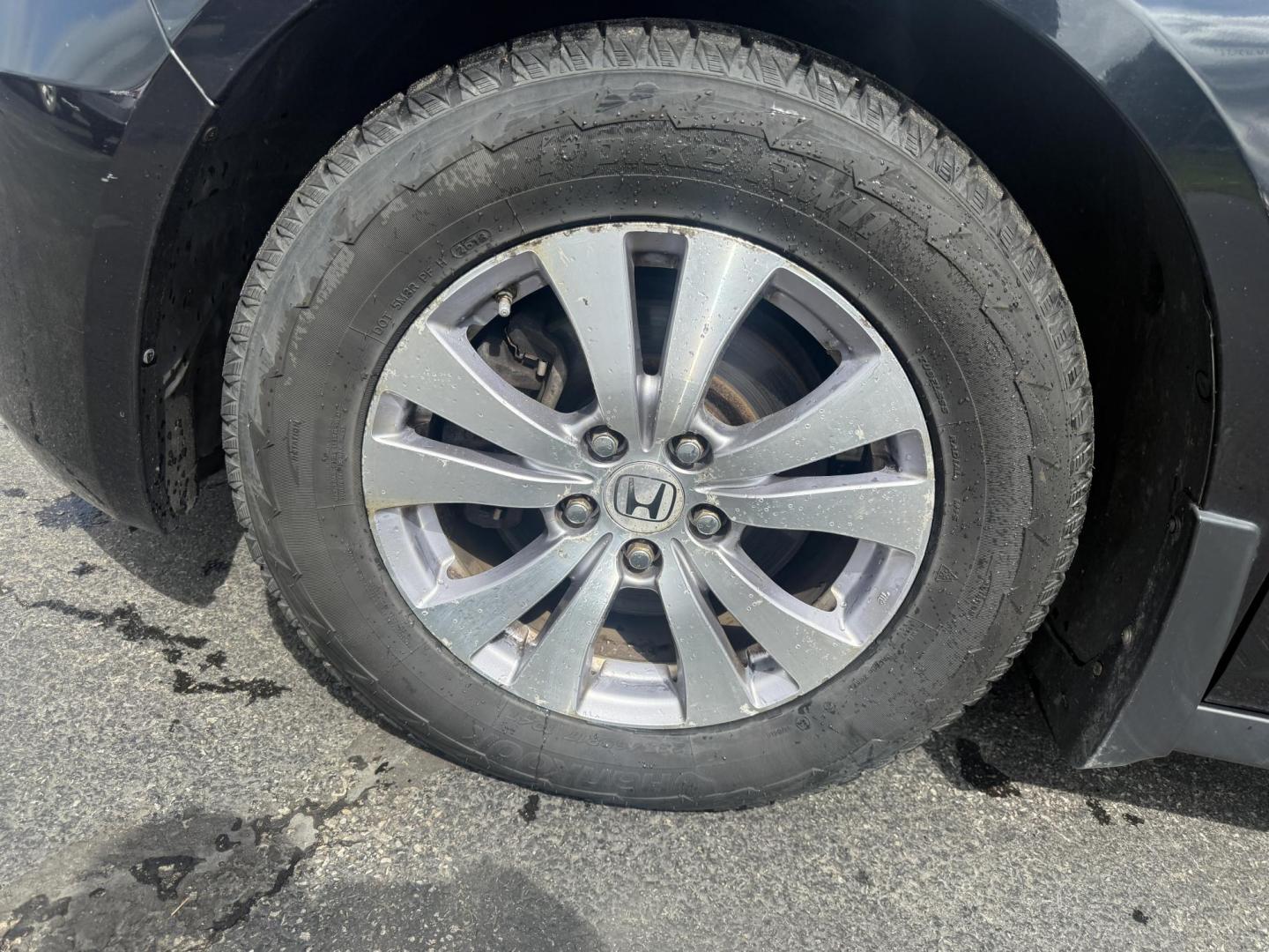 2014 Black /Gray Honda Odyssey EX-L (5FNRL5H6XEB) with an 3.5L V6 SOHC 24V engine, 6-Speed Automatic transmission, located at 547 E. Main St., Orwell, OH, 44076, (440) 437-5893, 41.535435, -80.847855 - This 2014 Honda Odyssey EX-L with Navigation is a well-equipped minivan featuring a 3.5L V6 engine and a 6-speed automatic transmission, delivering up to 27 MPG on the highway. It offers a comfortable ride with leather, heated, and power front seats, tri-zone automatic climate control, and a power m - Photo#13