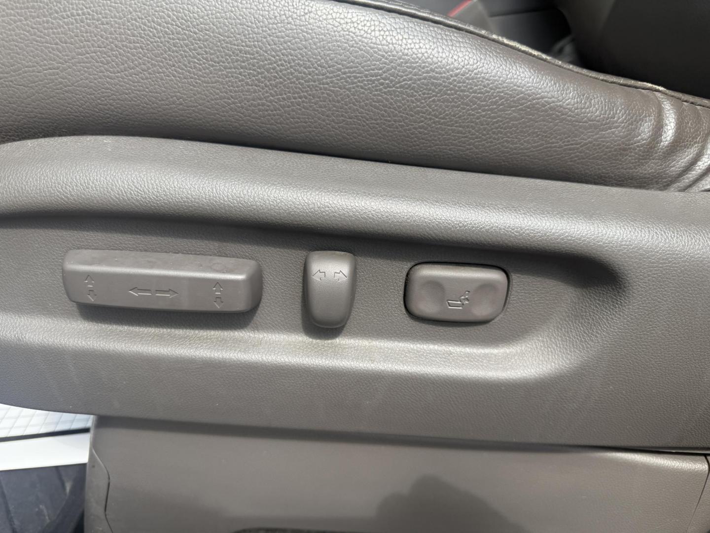 2014 Black /Gray Honda Odyssey EX-L (5FNRL5H6XEB) with an 3.5L V6 SOHC 24V engine, 6-Speed Automatic transmission, located at 547 E. Main St., Orwell, OH, 44076, (440) 437-5893, 41.535435, -80.847855 - This 2014 Honda Odyssey EX-L with Navigation is a well-equipped minivan featuring a 3.5L V6 engine and a 6-speed automatic transmission, delivering up to 27 MPG on the highway. It offers a comfortable ride with leather, heated, and power front seats, tri-zone automatic climate control, and a power m - Photo#18