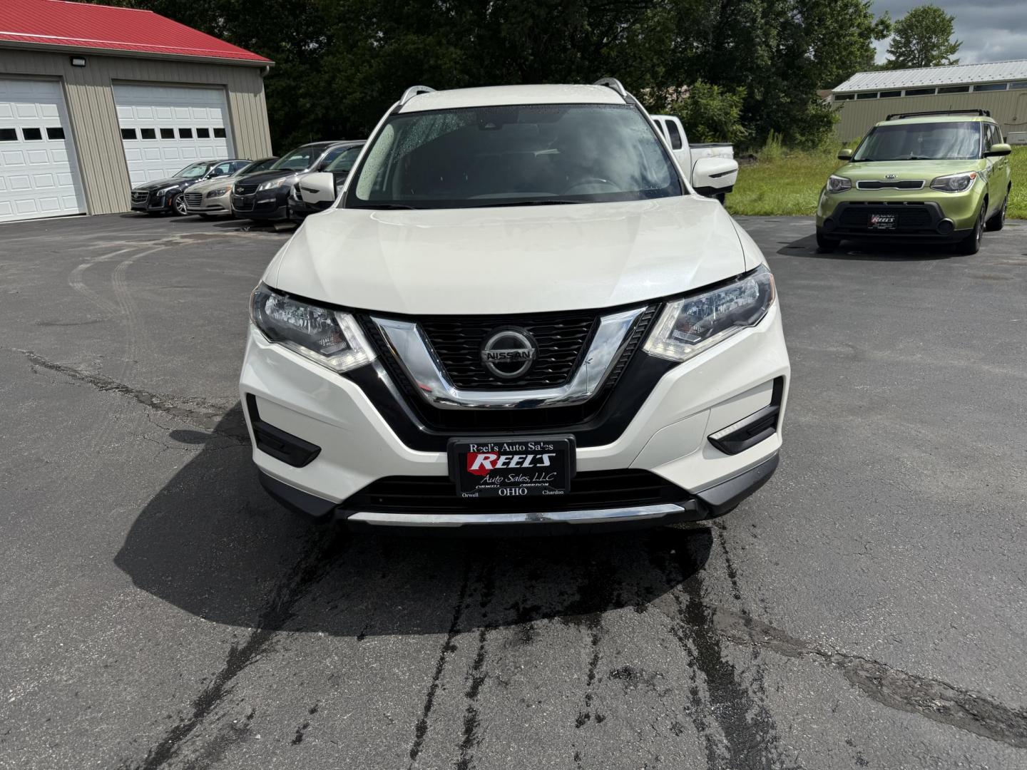 2019 White /Black Nissan Rogue SL AWD (JN8AT2MV6KW) with an 2.5L I4 DOHC 16V engine, Automatic transmission, located at 547 E. Main St., Orwell, OH, 44076, (440) 437-5893, 41.535435, -80.847855 - This 2019 Nissan Rogue SV AWD offers a fuel-efficient 2.5L I4 engine with an impressive 32 MPG highway rating and features a suite of advanced safety technologies, including Forward Collision Warning, Adaptive Cruise Control, Lane Keep Assist, Blind Spot Monitoring, and a 360-degree camera. Comfort - Photo#1