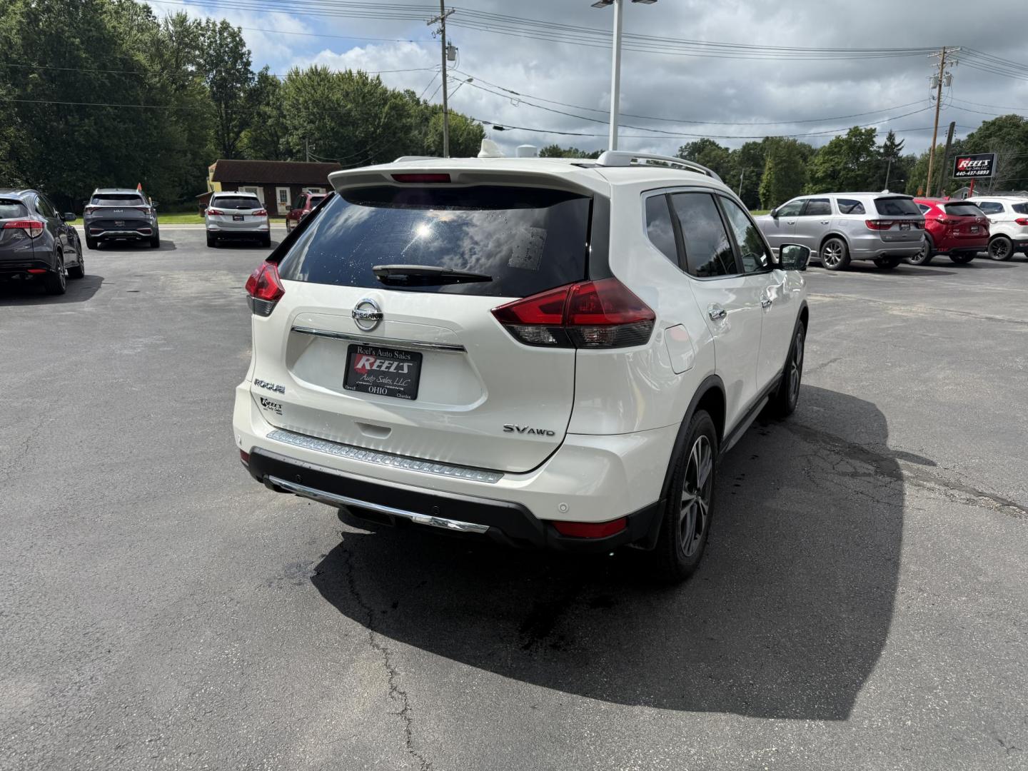 2019 White /Black Nissan Rogue SL AWD (JN8AT2MV6KW) with an 2.5L I4 DOHC 16V engine, Automatic transmission, located at 547 E. Main St., Orwell, OH, 44076, (440) 437-5893, 41.535435, -80.847855 - This 2019 Nissan Rogue SV AWD offers a fuel-efficient 2.5L I4 engine with an impressive 32 MPG highway rating and features a suite of advanced safety technologies, including Forward Collision Warning, Adaptive Cruise Control, Lane Keep Assist, Blind Spot Monitoring, and a 360-degree camera. Comfort - Photo#7
