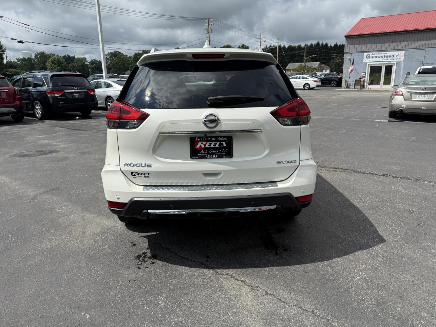 2019 White /Black Nissan Rogue SL AWD (JN8AT2MV6KW) with an 2.5L I4 DOHC 16V engine, Automatic transmission, located at 547 E. Main St., Orwell, OH, 44076, (440) 437-5893, 41.535435, -80.847855 - This 2019 Nissan Rogue SV AWD offers a fuel-efficient 2.5L I4 engine with an impressive 32 MPG highway rating and features a suite of advanced safety technologies, including Forward Collision Warning, Adaptive Cruise Control, Lane Keep Assist, Blind Spot Monitoring, and a 360-degree camera. Comfort - Photo#8