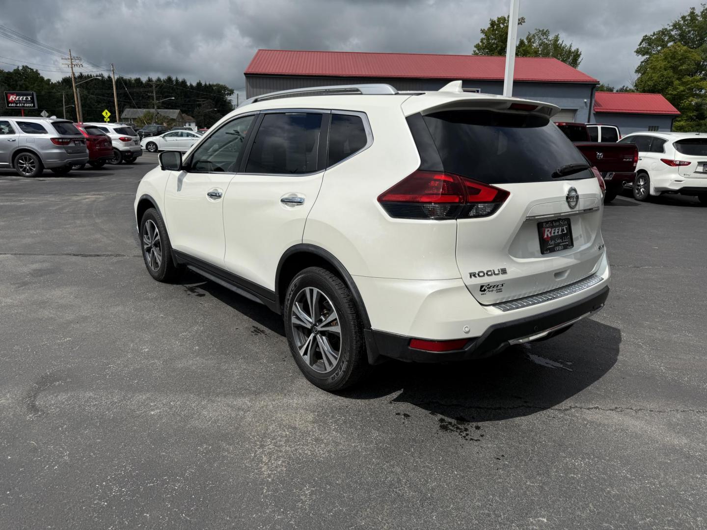 2019 White /Black Nissan Rogue SL AWD (JN8AT2MV6KW) with an 2.5L I4 DOHC 16V engine, Automatic transmission, located at 547 E. Main St., Orwell, OH, 44076, (440) 437-5893, 41.535435, -80.847855 - This 2019 Nissan Rogue SV AWD offers a fuel-efficient 2.5L I4 engine with an impressive 32 MPG highway rating and features a suite of advanced safety technologies, including Forward Collision Warning, Adaptive Cruise Control, Lane Keep Assist, Blind Spot Monitoring, and a 360-degree camera. Comfort - Photo#9