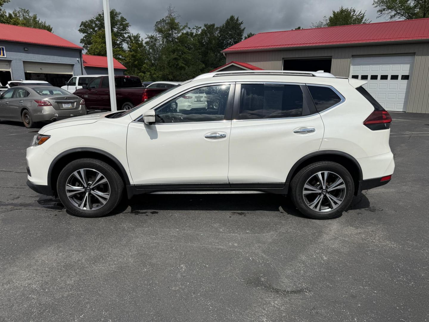 2019 White /Black Nissan Rogue SL AWD (JN8AT2MV6KW) with an 2.5L I4 DOHC 16V engine, Automatic transmission, located at 547 E. Main St., Orwell, OH, 44076, (440) 437-5893, 41.535435, -80.847855 - This 2019 Nissan Rogue SV AWD offers a fuel-efficient 2.5L I4 engine with an impressive 32 MPG highway rating and features a suite of advanced safety technologies, including Forward Collision Warning, Adaptive Cruise Control, Lane Keep Assist, Blind Spot Monitoring, and a 360-degree camera. Comfort - Photo#12