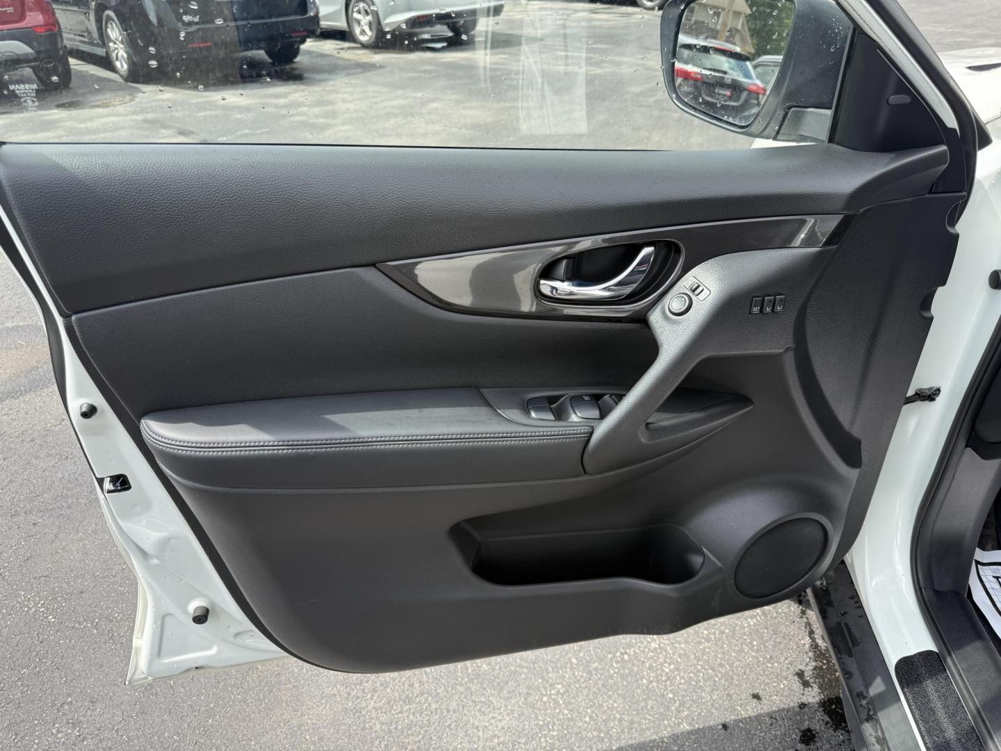 2019 White /Black Nissan Rogue SL AWD (JN8AT2MV6KW) with an 2.5L I4 DOHC 16V engine, Automatic transmission, located at 547 E. Main St., Orwell, OH, 44076, (440) 437-5893, 41.535435, -80.847855 - This 2019 Nissan Rogue SV AWD offers a fuel-efficient 2.5L I4 engine with an impressive 32 MPG highway rating and features a suite of advanced safety technologies, including Forward Collision Warning, Adaptive Cruise Control, Lane Keep Assist, Blind Spot Monitoring, and a 360-degree camera. Comfort - Photo#15