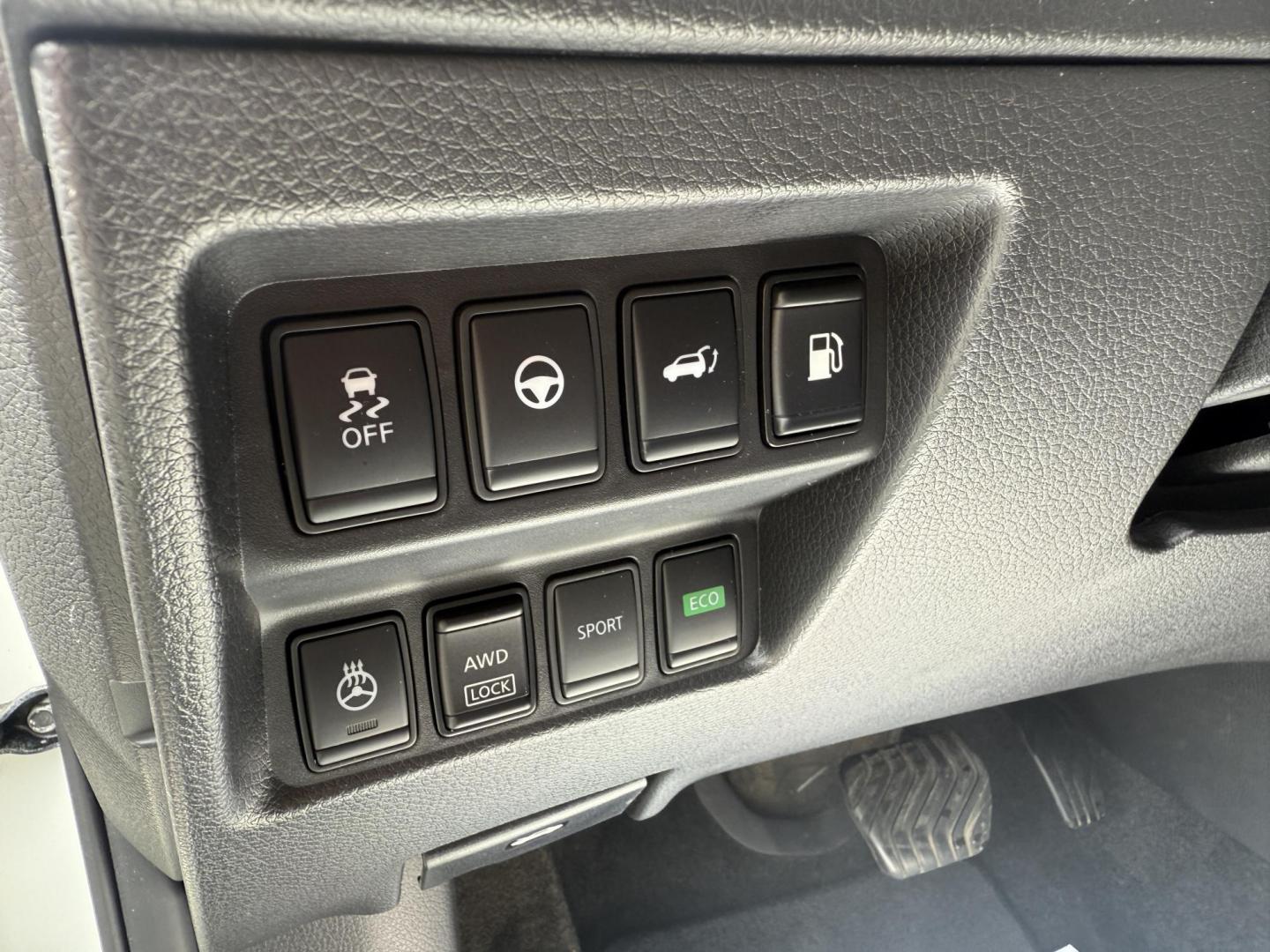 2019 White /Black Nissan Rogue SL AWD (JN8AT2MV6KW) with an 2.5L I4 DOHC 16V engine, Automatic transmission, located at 547 E. Main St., Orwell, OH, 44076, (440) 437-5893, 41.535435, -80.847855 - This 2019 Nissan Rogue SV AWD offers a fuel-efficient 2.5L I4 engine with an impressive 32 MPG highway rating and features a suite of advanced safety technologies, including Forward Collision Warning, Adaptive Cruise Control, Lane Keep Assist, Blind Spot Monitoring, and a 360-degree camera. Comfort - Photo#18