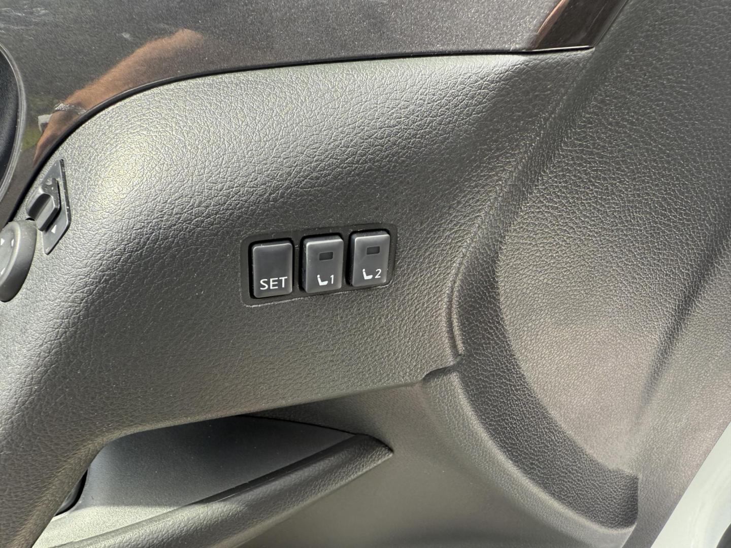 2019 White /Black Nissan Rogue SL AWD (JN8AT2MV6KW) with an 2.5L I4 DOHC 16V engine, Automatic transmission, located at 547 E. Main St., Orwell, OH, 44076, (440) 437-5893, 41.535435, -80.847855 - This 2019 Nissan Rogue SV AWD offers a fuel-efficient 2.5L I4 engine with an impressive 32 MPG highway rating and features a suite of advanced safety technologies, including Forward Collision Warning, Adaptive Cruise Control, Lane Keep Assist, Blind Spot Monitoring, and a 360-degree camera. Comfort - Photo#17
