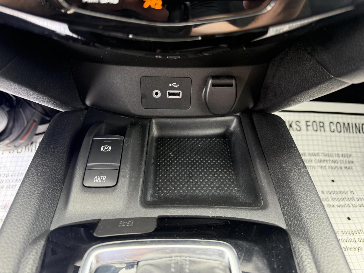 2019 White /Black Nissan Rogue SL AWD (JN8AT2MV6KW) with an 2.5L I4 DOHC 16V engine, Automatic transmission, located at 547 E. Main St., Orwell, OH, 44076, (440) 437-5893, 41.535435, -80.847855 - This 2019 Nissan Rogue SV AWD offers a fuel-efficient 2.5L I4 engine with an impressive 32 MPG highway rating and features a suite of advanced safety technologies, including Forward Collision Warning, Adaptive Cruise Control, Lane Keep Assist, Blind Spot Monitoring, and a 360-degree camera. Comfort - Photo#31