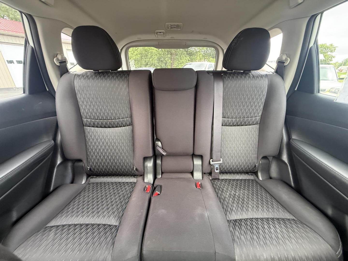 2019 White /Black Nissan Rogue SL AWD (JN8AT2MV6KW) with an 2.5L I4 DOHC 16V engine, Automatic transmission, located at 547 E. Main St., Orwell, OH, 44076, (440) 437-5893, 41.535435, -80.847855 - This 2019 Nissan Rogue SV AWD offers a fuel-efficient 2.5L I4 engine with an impressive 32 MPG highway rating and features a suite of advanced safety technologies, including Forward Collision Warning, Adaptive Cruise Control, Lane Keep Assist, Blind Spot Monitoring, and a 360-degree camera. Comfort - Photo#34