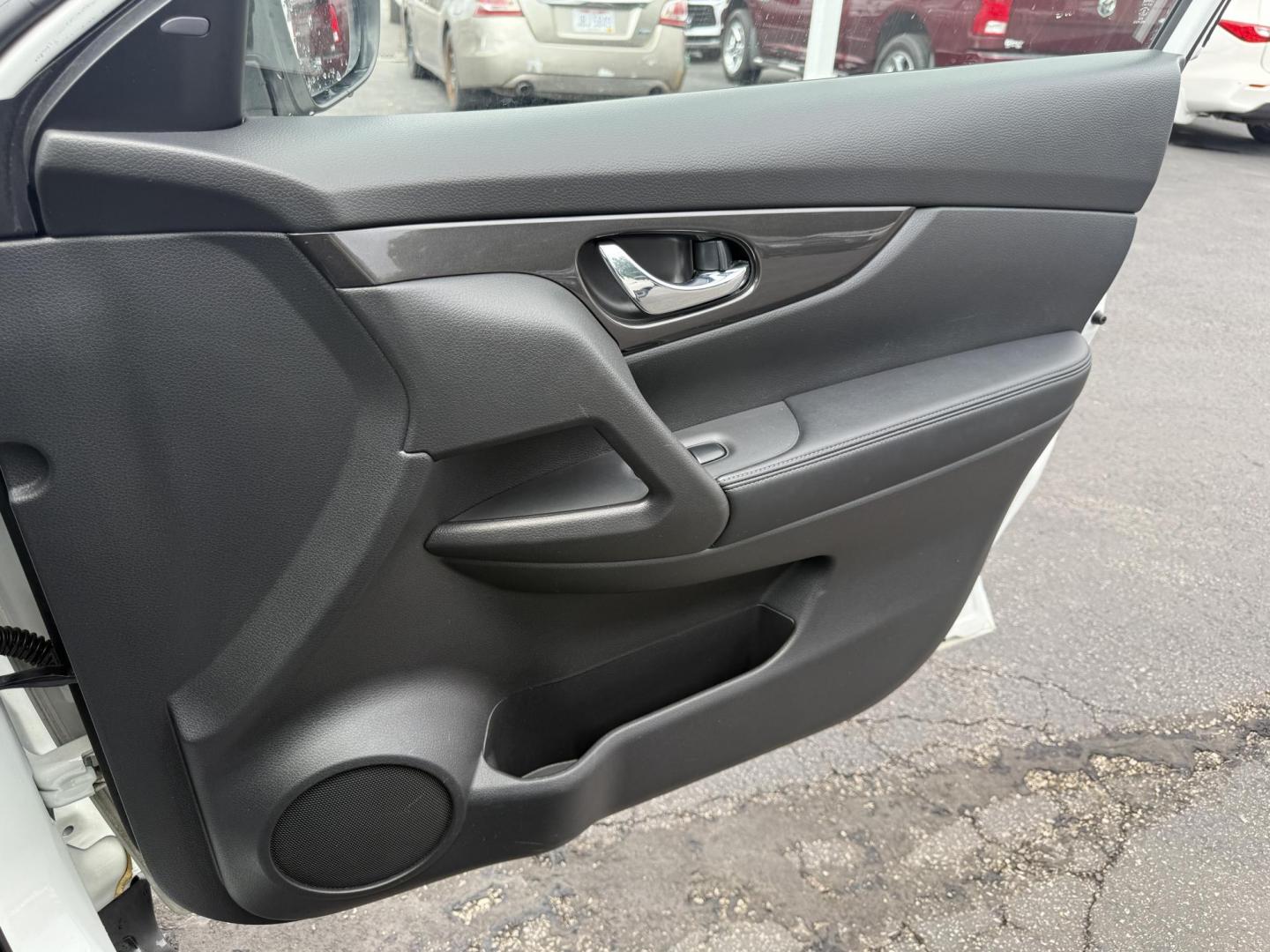 2019 White /Black Nissan Rogue SL AWD (JN8AT2MV6KW) with an 2.5L I4 DOHC 16V engine, Automatic transmission, located at 547 E. Main St., Orwell, OH, 44076, (440) 437-5893, 41.535435, -80.847855 - This 2019 Nissan Rogue SV AWD offers a fuel-efficient 2.5L I4 engine with an impressive 32 MPG highway rating and features a suite of advanced safety technologies, including Forward Collision Warning, Adaptive Cruise Control, Lane Keep Assist, Blind Spot Monitoring, and a 360-degree camera. Comfort - Photo#45