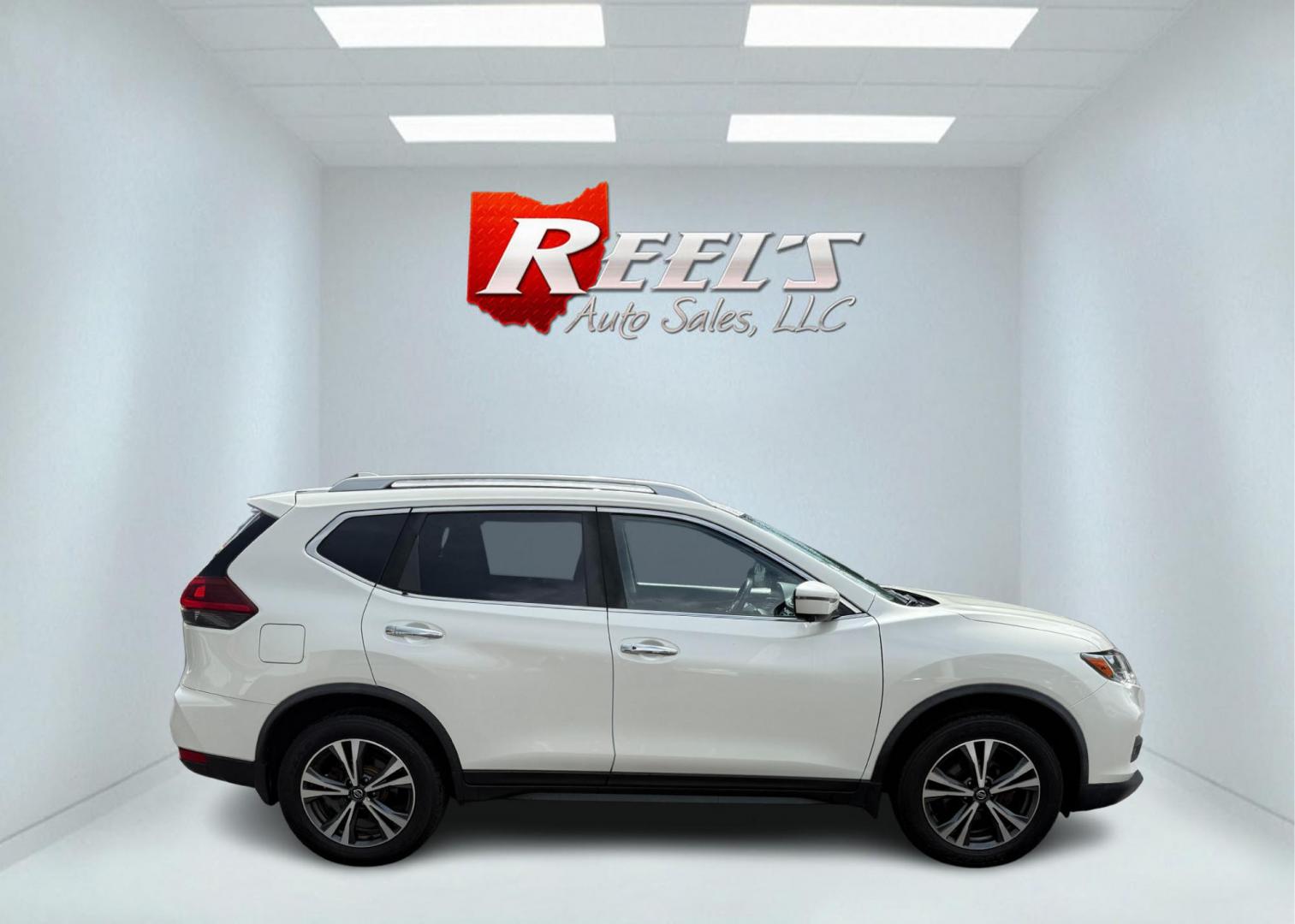 2019 White /Black Nissan Rogue SV AWD (JN8AT2MV6KW) with an 2.5L I4 DOHC 16V engine, Automatic transmission, located at 11115 Chardon Rd. , Chardon, OH, 44024, (440) 214-9705, 41.580246, -81.241943 - REDUCED PRICE!! 2019 Nissan Rogue SV AWD – Efficiency, Comfort, and Advanced Safety for Every Journey Discover the perfect blend of versatility and technology in this 2019 Nissan Rogue SV AWD. Powered by a fuel-efficient 2.5L I4 engine, you’ll enjoy up to 32 MPG on the highway, with selectabl - Photo#6