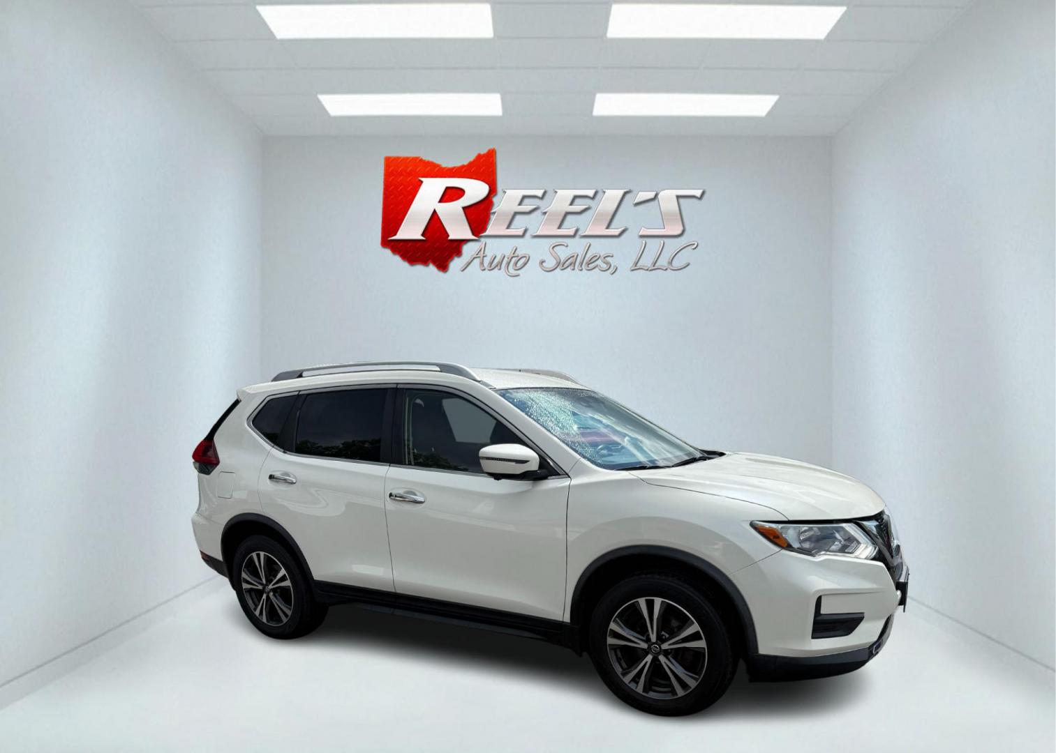 2019 White /Black Nissan Rogue SV AWD (JN8AT2MV6KW) with an 2.5L I4 DOHC 16V engine, Automatic transmission, located at 11115 Chardon Rd. , Chardon, OH, 44024, (440) 214-9705, 41.580246, -81.241943 - REDUCED PRICE!! 2019 Nissan Rogue SV AWD – Efficiency, Comfort, and Advanced Safety for Every Journey Discover the perfect blend of versatility and technology in this 2019 Nissan Rogue SV AWD. Powered by a fuel-efficient 2.5L I4 engine, you’ll enjoy up to 32 MPG on the highway, with selectabl - Photo#4