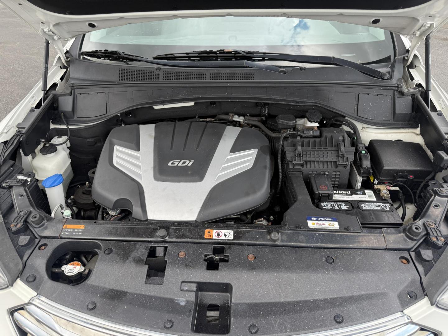 2016 White /Gray Hyundai Santa Fe SE AWD (KM8SMDHF7GU) with an 3.3L V6 DOHC 24V engine, 6A transmission, located at 547 E. Main St., Orwell, OH, 44076, (440) 437-5893, 41.535435, -80.847855 - Photo#15