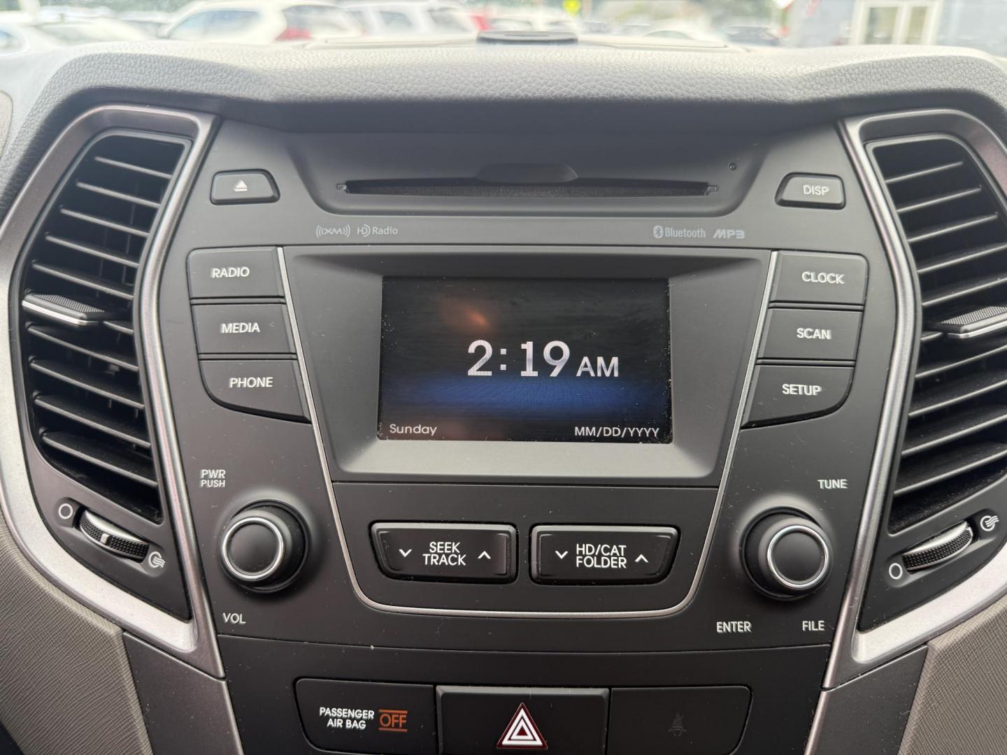 2016 White /Gray Hyundai Santa Fe SE AWD (KM8SMDHF7GU) with an 3.3L V6 DOHC 24V engine, 6A transmission, located at 547 E. Main St., Orwell, OH, 44076, (440) 437-5893, 41.535435, -80.847855 - Photo#25