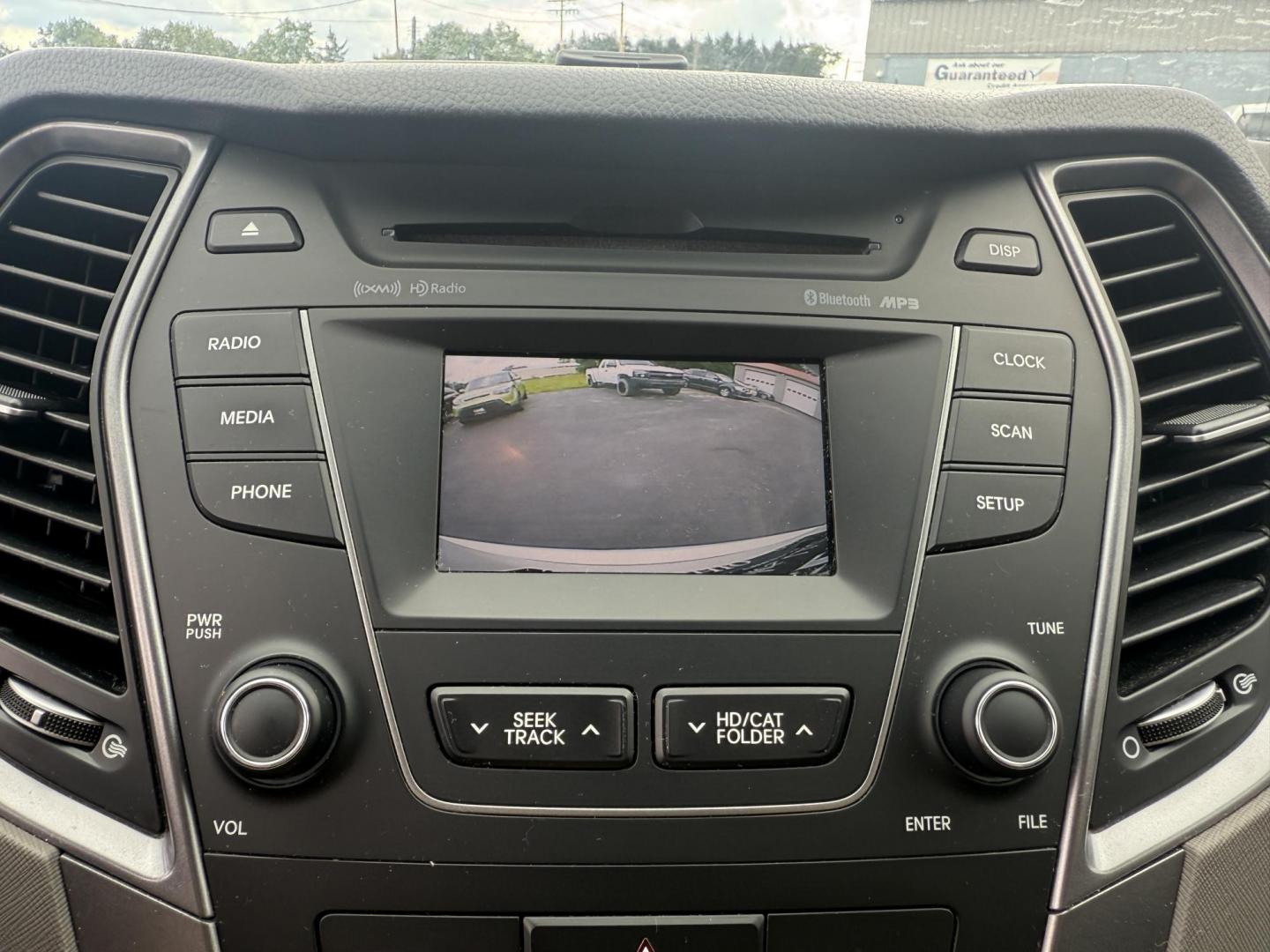 2016 White /Gray Hyundai Santa Fe SE AWD (KM8SMDHF7GU) with an 3.3L V6 DOHC 24V engine, 6A transmission, located at 547 E. Main St., Orwell, OH, 44076, (440) 437-5893, 41.535435, -80.847855 - Photo#27