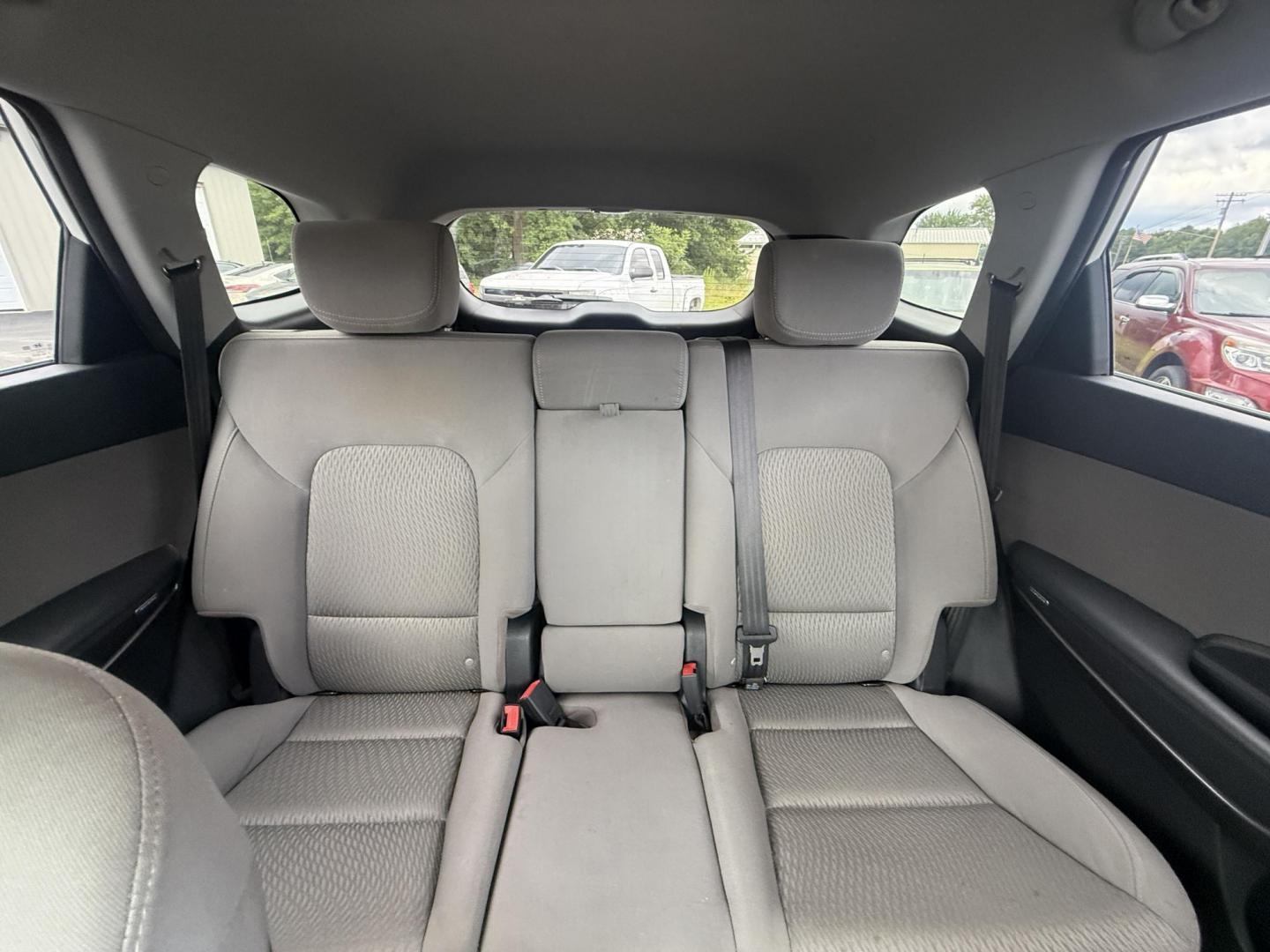 2016 White /Gray Hyundai Santa Fe SE AWD (KM8SMDHF7GU) with an 3.3L V6 DOHC 24V engine, 6A transmission, located at 547 E. Main St., Orwell, OH, 44076, (440) 437-5893, 41.535435, -80.847855 - Photo#31