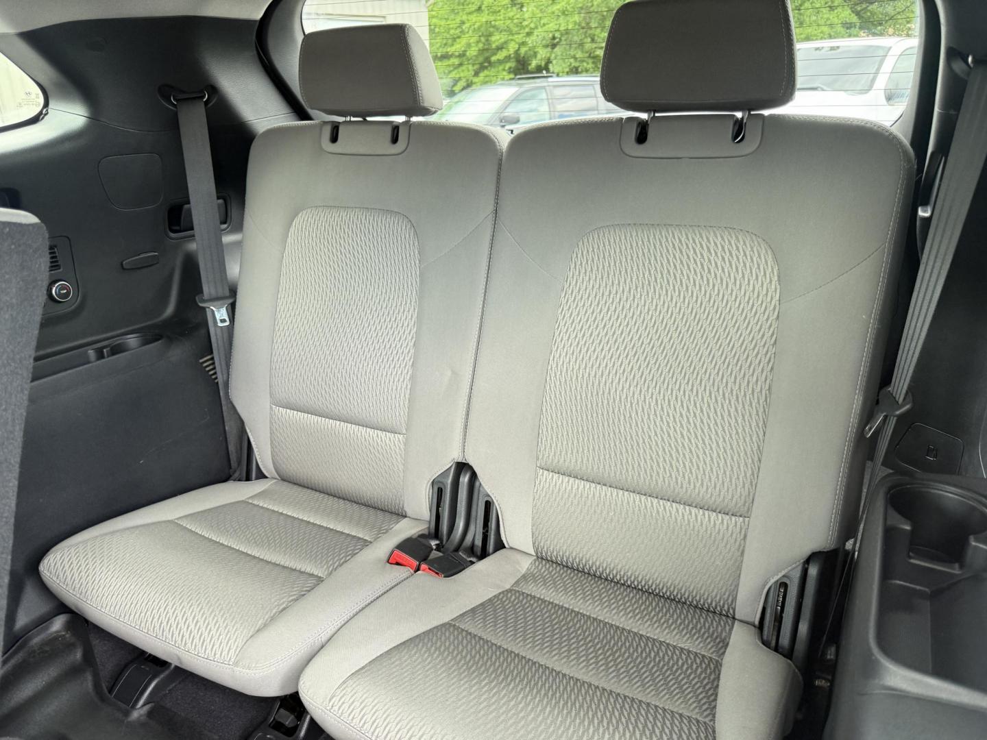 2016 White /Gray Hyundai Santa Fe SE AWD (KM8SMDHF7GU) with an 3.3L V6 DOHC 24V engine, 6A transmission, located at 547 E. Main St., Orwell, OH, 44076, (440) 437-5893, 41.535435, -80.847855 - Photo#34