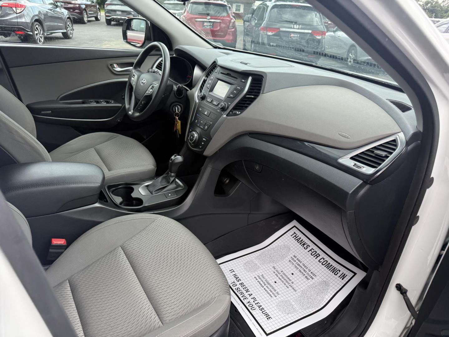 2016 White /Gray Hyundai Santa Fe SE AWD (KM8SMDHF7GU) with an 3.3L V6 DOHC 24V engine, 6A transmission, located at 547 E. Main St., Orwell, OH, 44076, (440) 437-5893, 41.535435, -80.847855 - Photo#41