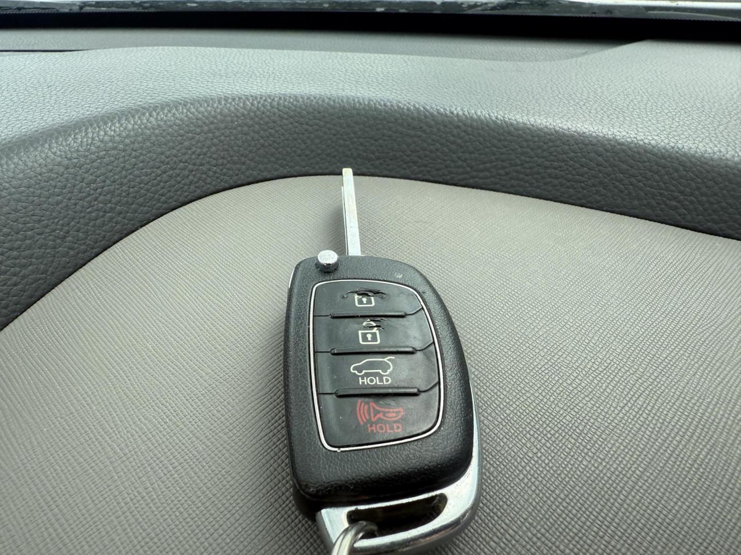 2016 White /Gray Hyundai Santa Fe SE AWD (KM8SMDHF7GU) with an 3.3L V6 DOHC 24V engine, 6A transmission, located at 547 E. Main St., Orwell, OH, 44076, (440) 437-5893, 41.535435, -80.847855 - Photo#43