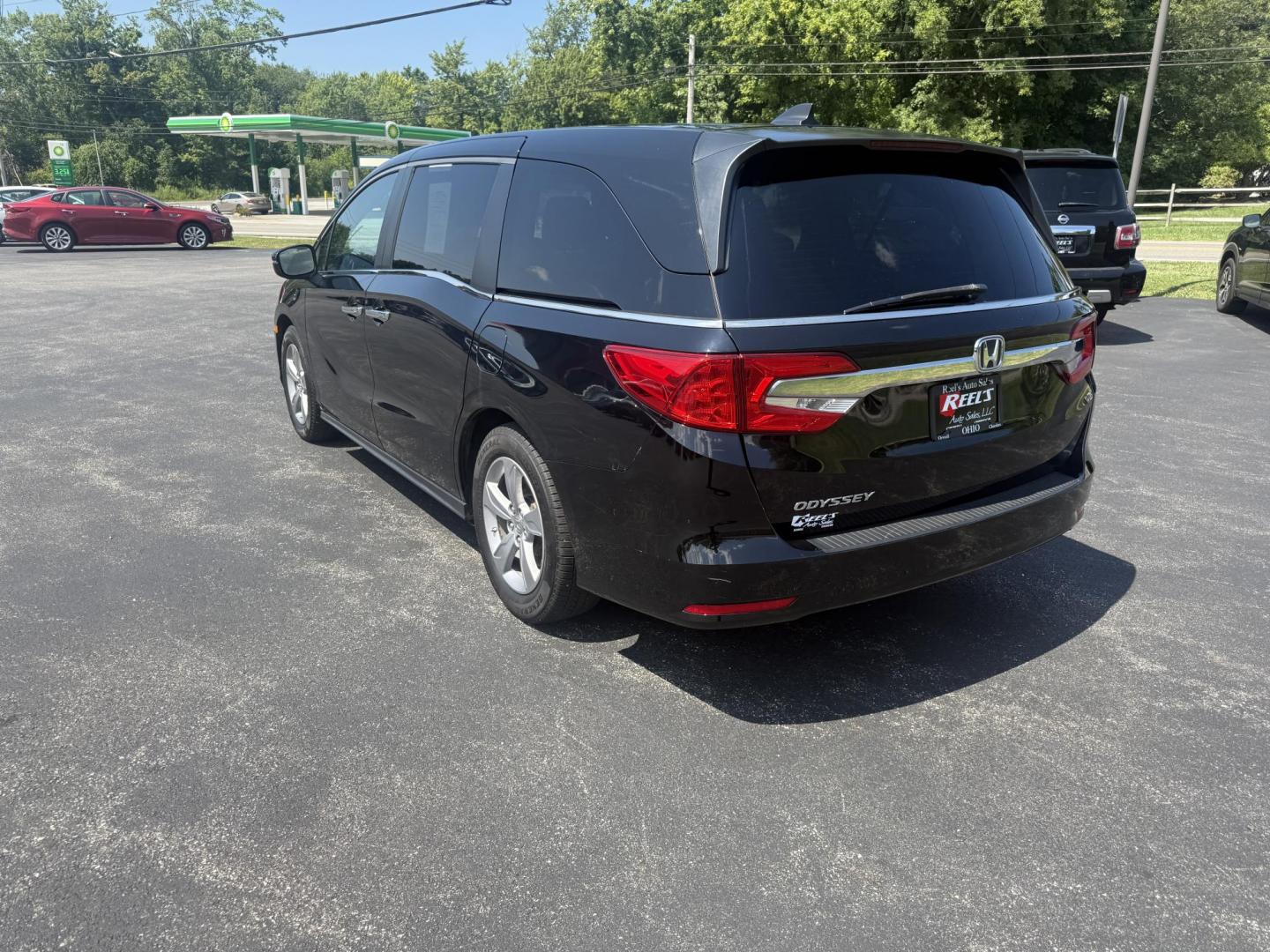 2018 Black /Gray Honda Odyssey EX (5FNRL6H53JB) with an 3.5L V6 SOHC 24V engine, 9 Speed Automatic transmission, located at 11115 Chardon Rd. , Chardon, OH, 44024, (440) 214-9705, 41.580246, -81.241943 - This 2018 Honda Odyssey EX is a family-friendly minivan powered by a 3.5L V6 engine paired with a 9-speed automatic transmission, achieving approximately 28 MPG on the highway. It features an 8.0" touchscreen infotainment system, a 7.0" gauge cluster screen, and supports Apple CarPlay and Android Au - Photo#8