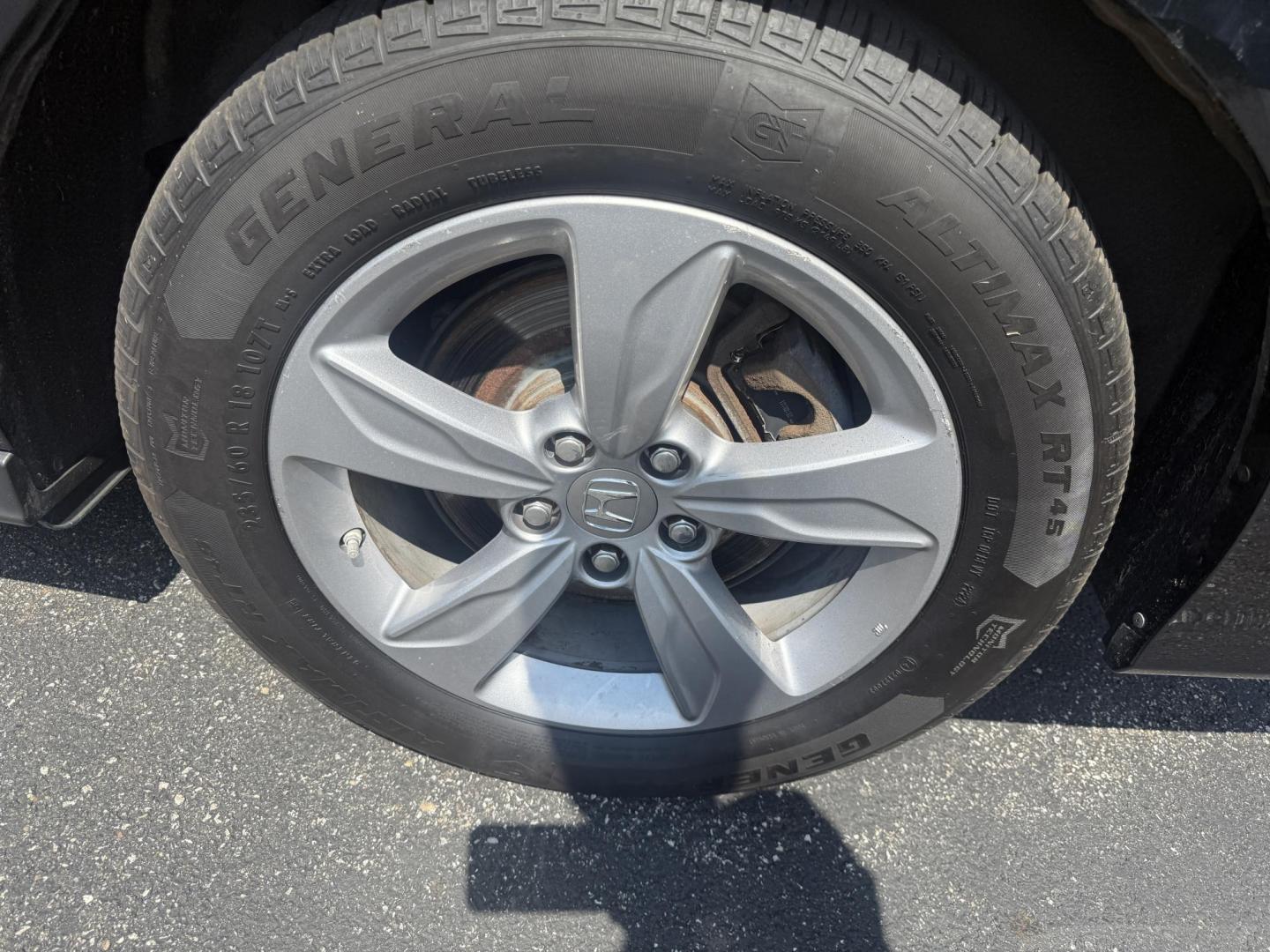 2018 Black /Gray Honda Odyssey EX (5FNRL6H53JB) with an 3.5L V6 SOHC 24V engine, 9 Speed Automatic transmission, located at 11115 Chardon Rd. , Chardon, OH, 44024, (440) 214-9705, 41.580246, -81.241943 - This 2018 Honda Odyssey EX is a family-friendly minivan powered by a 3.5L V6 engine paired with a 9-speed automatic transmission, achieving approximately 28 MPG on the highway. It features an 8.0" touchscreen infotainment system, a 7.0" gauge cluster screen, and supports Apple CarPlay and Android Au - Photo#10