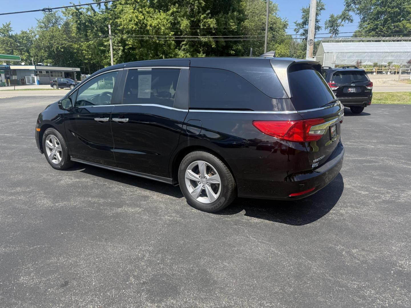 2018 Black /Gray Honda Odyssey EX (5FNRL6H53JB) with an 3.5L V6 SOHC 24V engine, 9 Speed Automatic transmission, located at 11115 Chardon Rd. , Chardon, OH, 44024, (440) 214-9705, 41.580246, -81.241943 - This 2018 Honda Odyssey EX is a family-friendly minivan powered by a 3.5L V6 engine paired with a 9-speed automatic transmission, achieving approximately 28 MPG on the highway. It features an 8.0" touchscreen infotainment system, a 7.0" gauge cluster screen, and supports Apple CarPlay and Android Au - Photo#9