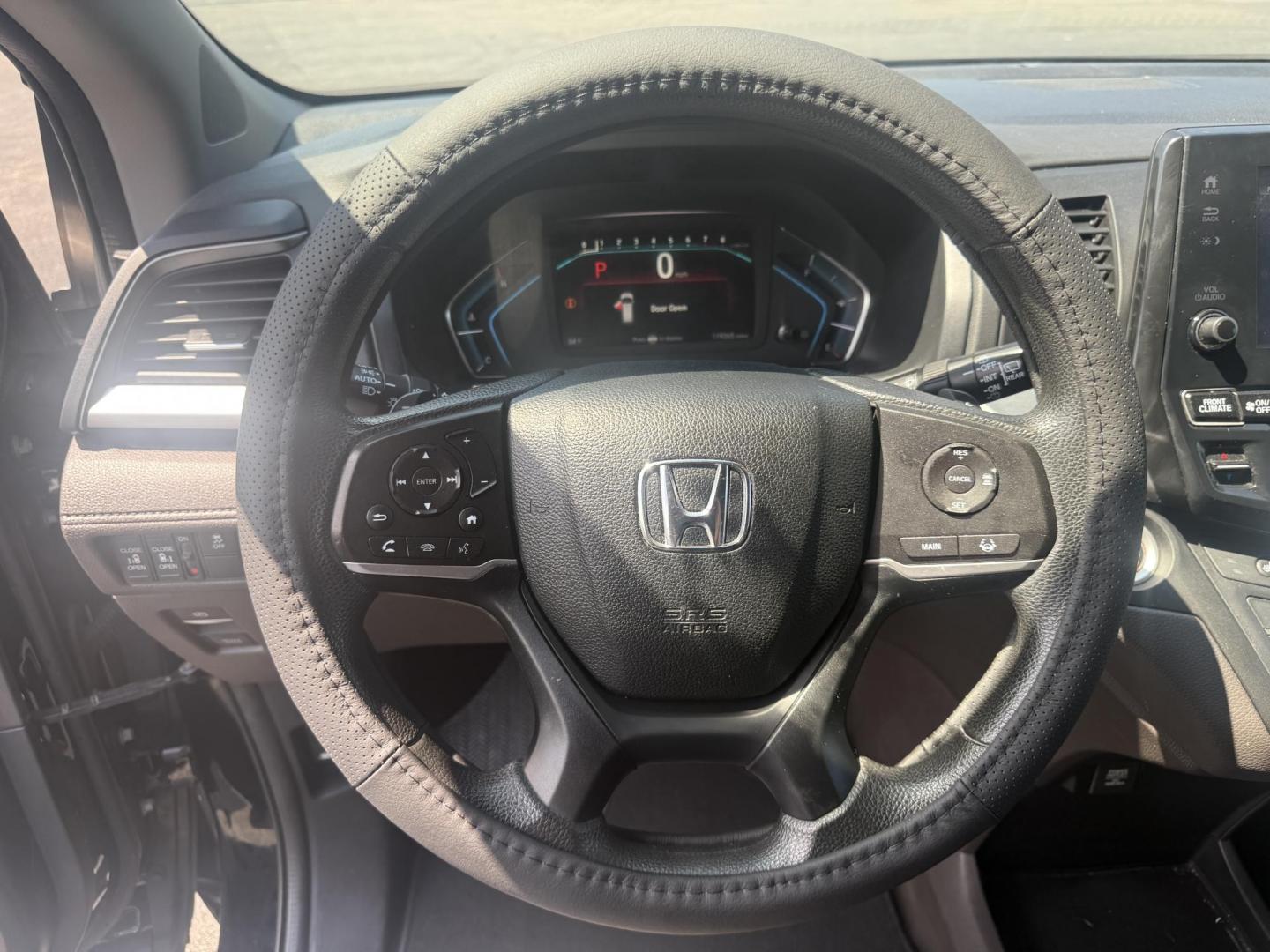 2018 Black /Gray Honda Odyssey EX (5FNRL6H53JB) with an 3.5L V6 SOHC 24V engine, 9 Speed Automatic transmission, located at 11115 Chardon Rd. , Chardon, OH, 44024, (440) 214-9705, 41.580246, -81.241943 - This 2018 Honda Odyssey EX is a family-friendly minivan powered by a 3.5L V6 engine paired with a 9-speed automatic transmission, achieving approximately 28 MPG on the highway. It features an 8.0" touchscreen infotainment system, a 7.0" gauge cluster screen, and supports Apple CarPlay and Android Au - Photo#22