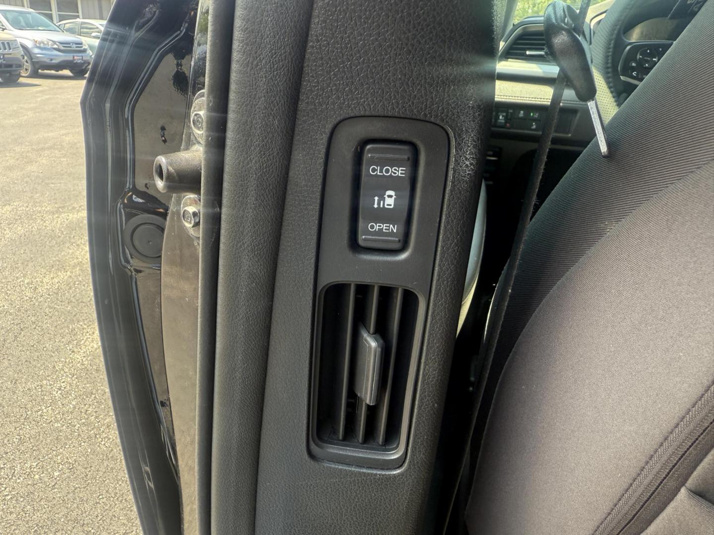 2018 Black /Gray Honda Odyssey EX (5FNRL6H53JB) with an 3.5L V6 SOHC 24V engine, 9 Speed Automatic transmission, located at 11115 Chardon Rd. , Chardon, OH, 44024, (440) 214-9705, 41.580246, -81.241943 - This 2018 Honda Odyssey EX is a family-friendly minivan powered by a 3.5L V6 engine paired with a 9-speed automatic transmission, achieving approximately 28 MPG on the highway. It features an 8.0" touchscreen infotainment system, a 7.0" gauge cluster screen, and supports Apple CarPlay and Android Au - Photo#30