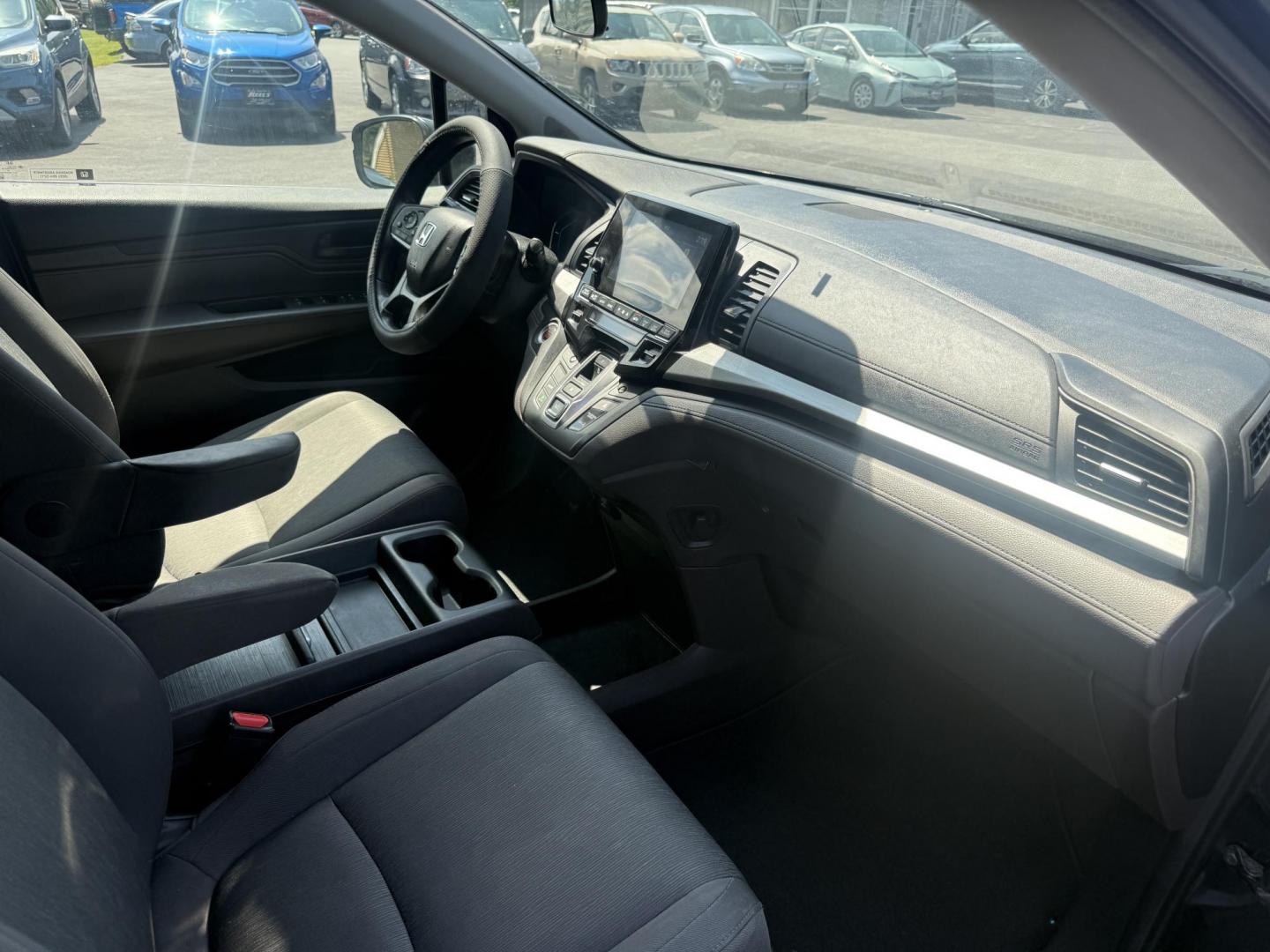 2018 Black /Gray Honda Odyssey EX (5FNRL6H53JB) with an 3.5L V6 SOHC 24V engine, 9 Speed Automatic transmission, located at 11115 Chardon Rd. , Chardon, OH, 44024, (440) 214-9705, 41.580246, -81.241943 - This 2018 Honda Odyssey EX is a family-friendly minivan powered by a 3.5L V6 engine paired with a 9-speed automatic transmission, achieving approximately 28 MPG on the highway. It features an 8.0" touchscreen infotainment system, a 7.0" gauge cluster screen, and supports Apple CarPlay and Android Au - Photo#34