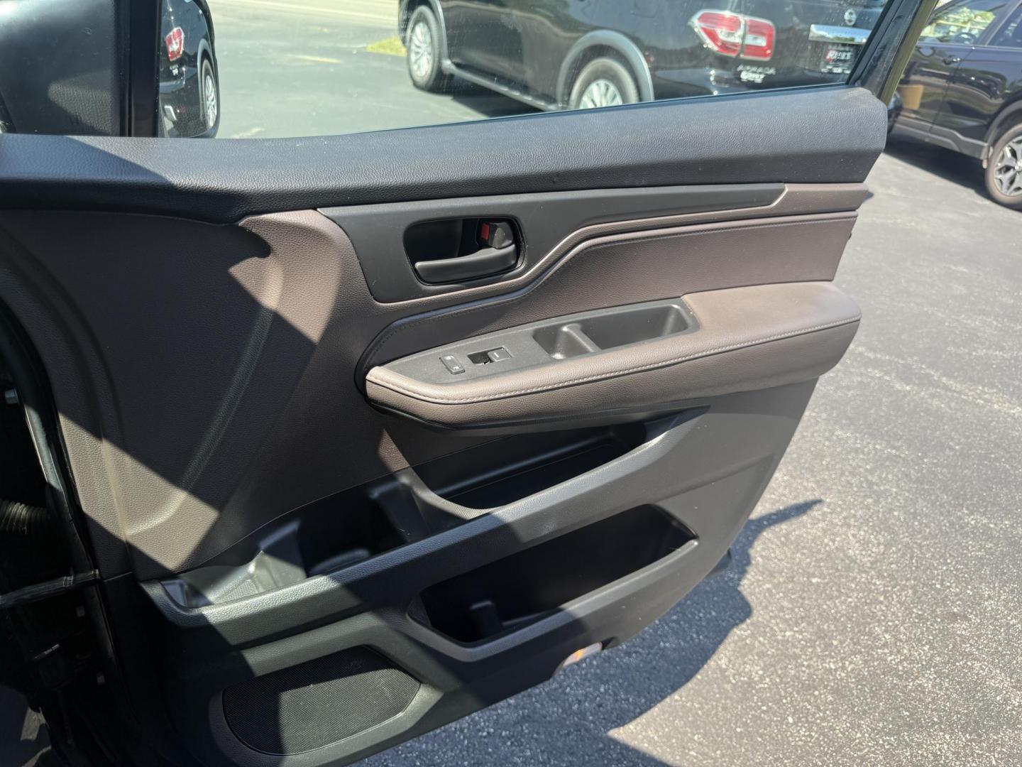 2018 Black /Gray Honda Odyssey EX (5FNRL6H53JB) with an 3.5L V6 SOHC 24V engine, 9 Speed Automatic transmission, located at 11115 Chardon Rd. , Chardon, OH, 44024, (440) 214-9705, 41.580246, -81.241943 - This 2018 Honda Odyssey EX is a family-friendly minivan powered by a 3.5L V6 engine paired with a 9-speed automatic transmission, achieving approximately 28 MPG on the highway. It features an 8.0" touchscreen infotainment system, a 7.0" gauge cluster screen, and supports Apple CarPlay and Android Au - Photo#38