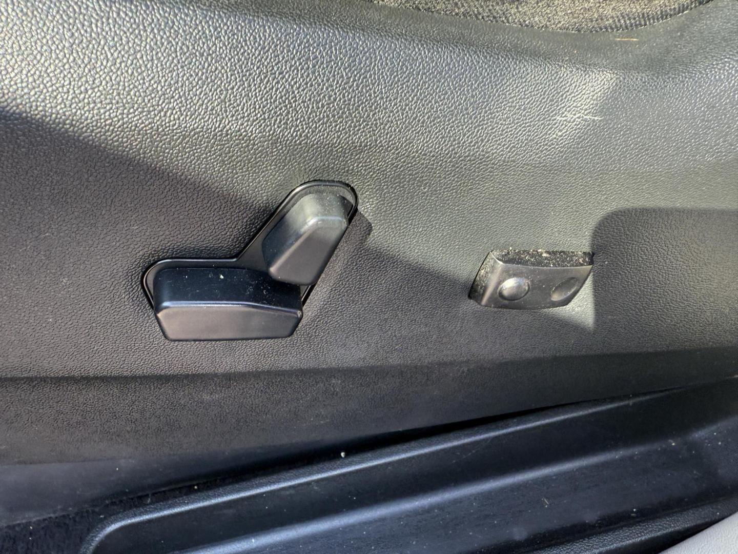 2017 Gray /Black Dodge Grand Caravan SE (2C4RDGBG0HR) with an 3.6L V6 DOHC 24V FFV engine, 6A transmission, located at 11115 Chardon Rd. , Chardon, OH, 44024, (440) 214-9705, 41.580246, -81.241943 - This 2017 Dodge Grand Caravan SE is a versatile minivan powered by a 3.6L Pentastar V6 engine with a 6-speed automatic transmission, offering practical features like daytime running lights, flex-fuel capability, and a power driver's seat. It provides comfortable seating with 2nd-row captain’s chai - Photo#21