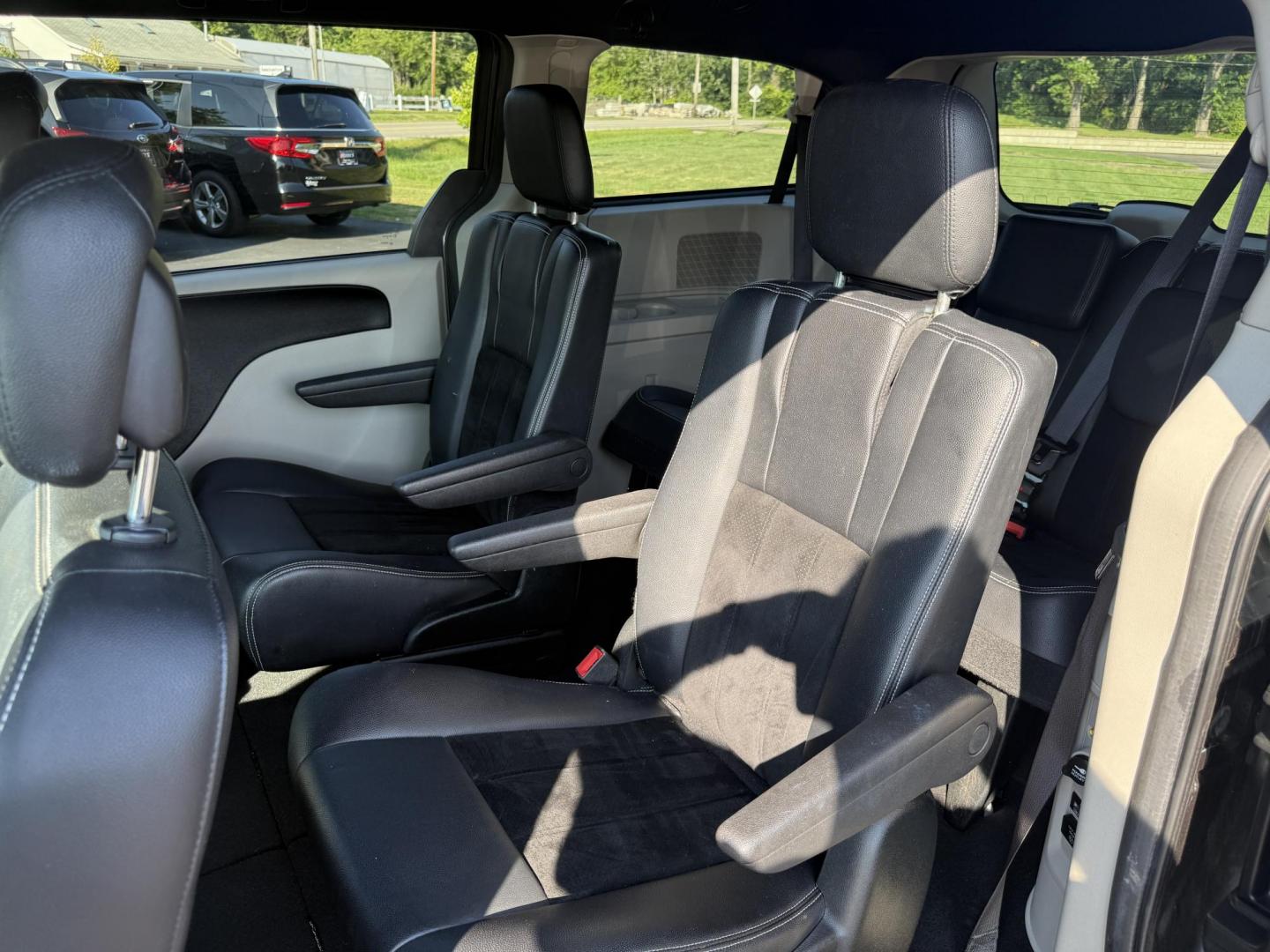 2017 Gray /Black Dodge Grand Caravan SE (2C4RDGBG0HR) with an 3.6L V6 DOHC 24V FFV engine, 6A transmission, located at 11115 Chardon Rd. , Chardon, OH, 44024, (440) 214-9705, 41.580246, -81.241943 - This 2017 Dodge Grand Caravan SE is a versatile minivan powered by a 3.6L Pentastar V6 engine with a 6-speed automatic transmission, offering practical features like daytime running lights, flex-fuel capability, and a power driver's seat. It provides comfortable seating with 2nd-row captain’s chai - Photo#35