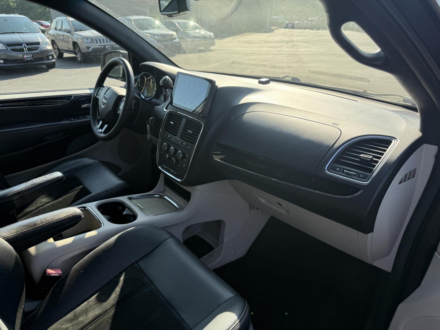 2017 Gray /Black Dodge Grand Caravan SE (2C4RDGBG0HR) with an 3.6L V6 DOHC 24V FFV engine, 6A transmission, located at 11115 Chardon Rd. , Chardon, OH, 44024, (440) 214-9705, 41.580246, -81.241943 - This 2017 Dodge Grand Caravan SE is a versatile minivan powered by a 3.6L Pentastar V6 engine with a 6-speed automatic transmission, offering practical features like daytime running lights, flex-fuel capability, and a power driver's seat. It provides comfortable seating with 2nd-row captain’s chai - Photo#42