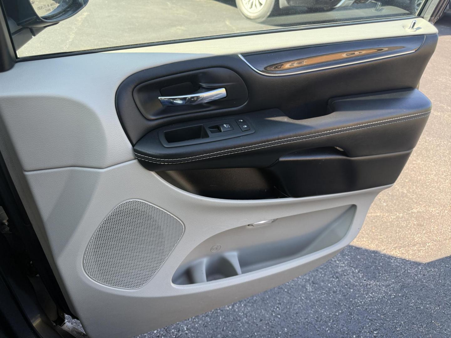 2017 Gray /Black Dodge Grand Caravan SE (2C4RDGBG0HR) with an 3.6L V6 DOHC 24V FFV engine, 6A transmission, located at 11115 Chardon Rd. , Chardon, OH, 44024, (440) 214-9705, 41.580246, -81.241943 - This 2017 Dodge Grand Caravan SE is a versatile minivan powered by a 3.6L Pentastar V6 engine with a 6-speed automatic transmission, offering practical features like daytime running lights, flex-fuel capability, and a power driver's seat. It provides comfortable seating with 2nd-row captain’s chai - Photo#47