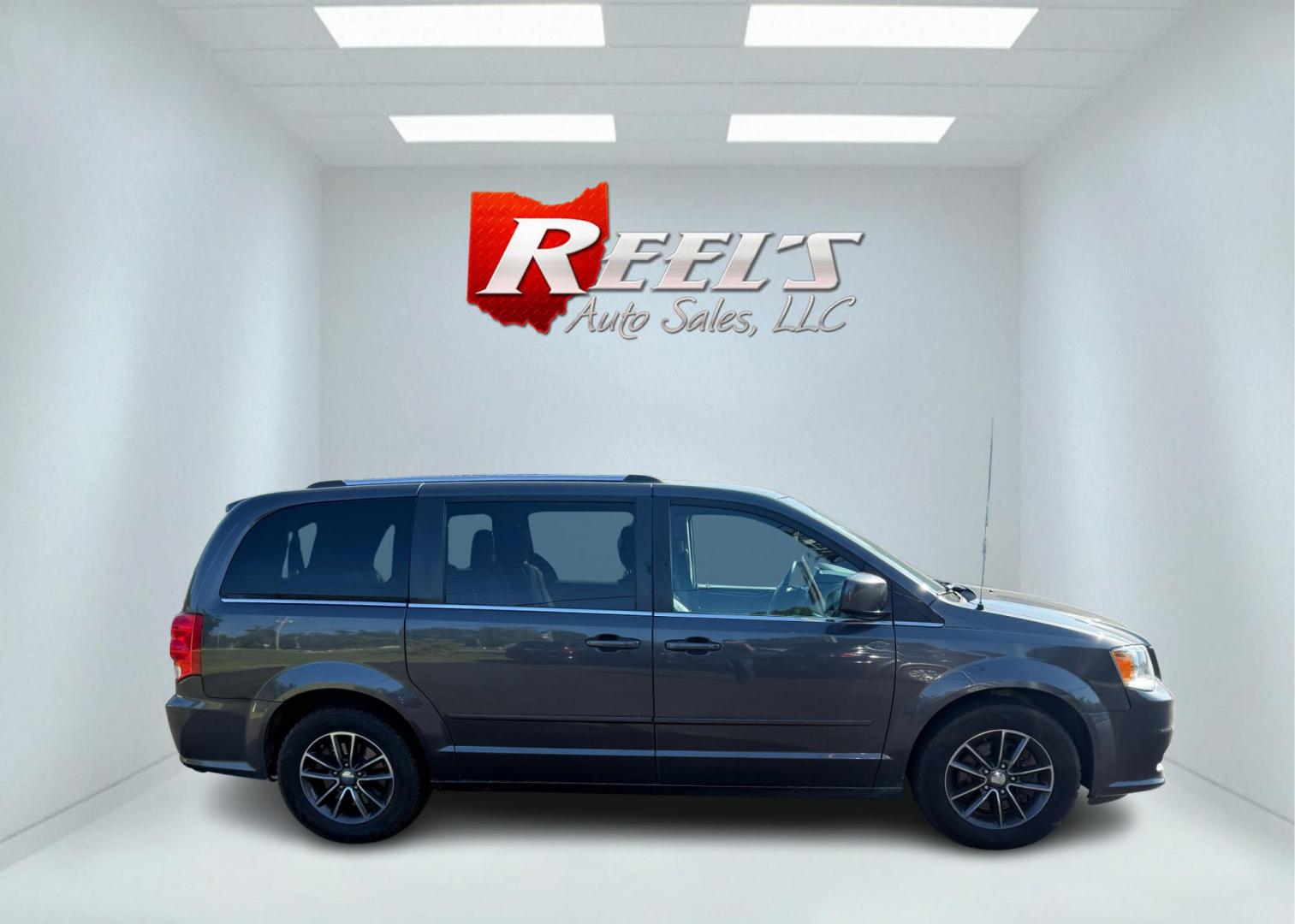 2017 Gray /Black Dodge Grand Caravan SE (2C4RDGBG0HR) with an 3.6L V6 DOHC 24V FFV engine, 6A transmission, located at 547 E. Main St., Orwell, OH, 44076, (440) 437-5893, 41.535435, -80.847855 - 2017 Dodge Grand Caravan SE Premium Plus – Versatile, Comfortable, and Family-Ready Take on every family adventure with confidence in this 2017 Dodge Grand Caravan SE Premium Plus. Powered by the reliable 3.6L Pentastar V6 engine and a smooth 6-speed automatic transmission, you’ll enjoy stron - Photo#5