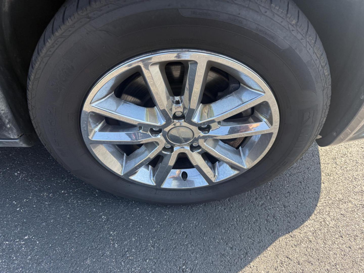 2019 Gray /Black Dodge Grand Caravan SXT (2C4RDGCGXKR) with an 3.6L V6 DOHC 24V FFV engine, 6A transmission, located at 11115 Chardon Rd. , Chardon, OH, 44024, (440) 214-9705, 41.580246, -81.241943 - This 2019 Dodge Grand Caravan SXT features a 3.6L Pentastar V6 engine paired with a 6-speed automatic transmission, offering flex-fuel capability for added versatility. It comes equipped with a 6.5" touchscreen infotainment system, Stow 'n Go seating for flexible cargo and passenger arrangements, an - Photo#4