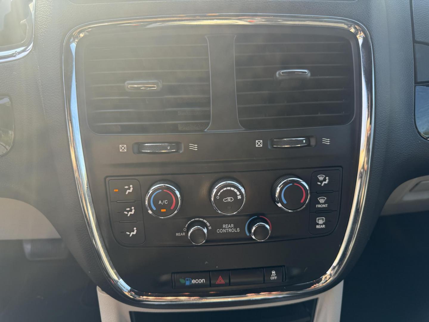 2019 Gray /Black Dodge Grand Caravan SXT (2C4RDGCGXKR) with an 3.6L V6 DOHC 24V FFV engine, 6A transmission, located at 11115 Chardon Rd. , Chardon, OH, 44024, (440) 214-9705, 41.580246, -81.241943 - This 2019 Dodge Grand Caravan SXT features a 3.6L Pentastar V6 engine paired with a 6-speed automatic transmission, offering flex-fuel capability for added versatility. It comes equipped with a 6.5" touchscreen infotainment system, Stow 'n Go seating for flexible cargo and passenger arrangements, an - Photo#24