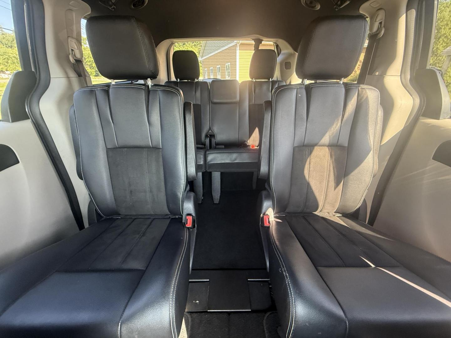 2019 Gray /Black Dodge Grand Caravan SXT (2C4RDGCGXKR) with an 3.6L V6 DOHC 24V FFV engine, 6A transmission, located at 11115 Chardon Rd. , Chardon, OH, 44024, (440) 214-9705, 41.580246, -81.241943 - This 2019 Dodge Grand Caravan SXT features a 3.6L Pentastar V6 engine paired with a 6-speed automatic transmission, offering flex-fuel capability for added versatility. It comes equipped with a 6.5" touchscreen infotainment system, Stow 'n Go seating for flexible cargo and passenger arrangements, an - Photo#27