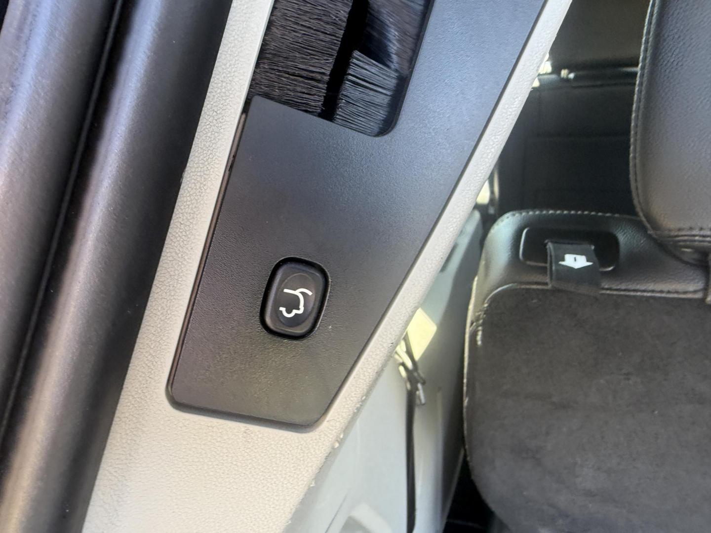 2019 Gray /Black Dodge Grand Caravan SXT (2C4RDGCGXKR) with an 3.6L V6 DOHC 24V FFV engine, 6A transmission, located at 11115 Chardon Rd. , Chardon, OH, 44024, (440) 214-9705, 41.580246, -81.241943 - This 2019 Dodge Grand Caravan SXT features a 3.6L Pentastar V6 engine paired with a 6-speed automatic transmission, offering flex-fuel capability for added versatility. It comes equipped with a 6.5" touchscreen infotainment system, Stow 'n Go seating for flexible cargo and passenger arrangements, an - Photo#32